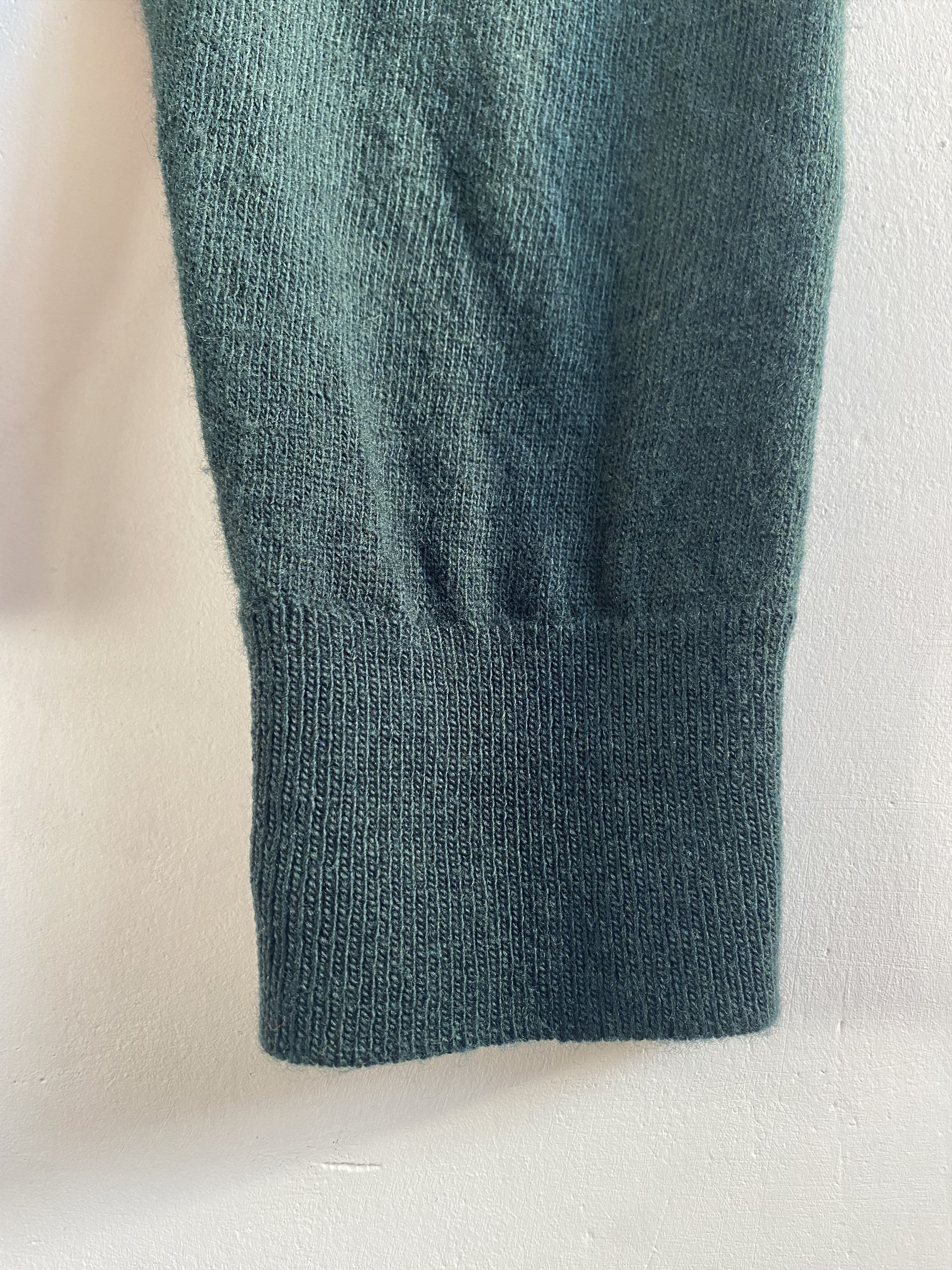 Gant GANT - EXTRA FINE LAMBSWOOL 100% v-neck sweater knit size L Size US L / EU 52-54 / 3 - 4 Thumbnail