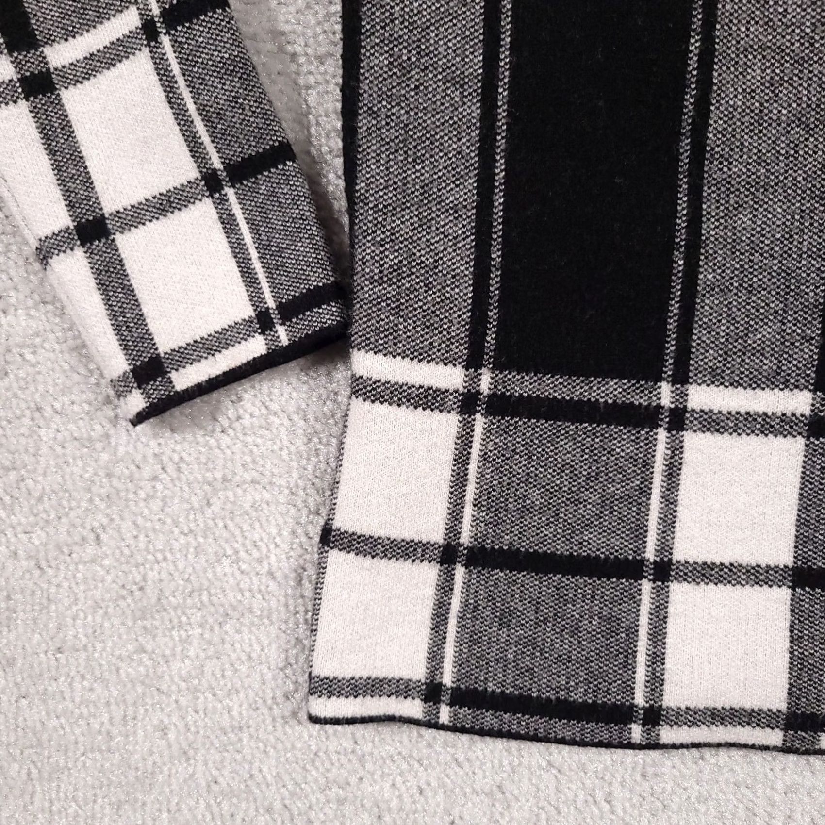 Vintage Tahari Sweater Women's Small Black White Buffalo Plaid Round Neck Boxy Knit Size S / US 4 / IT 40 - 4 Thumbnail