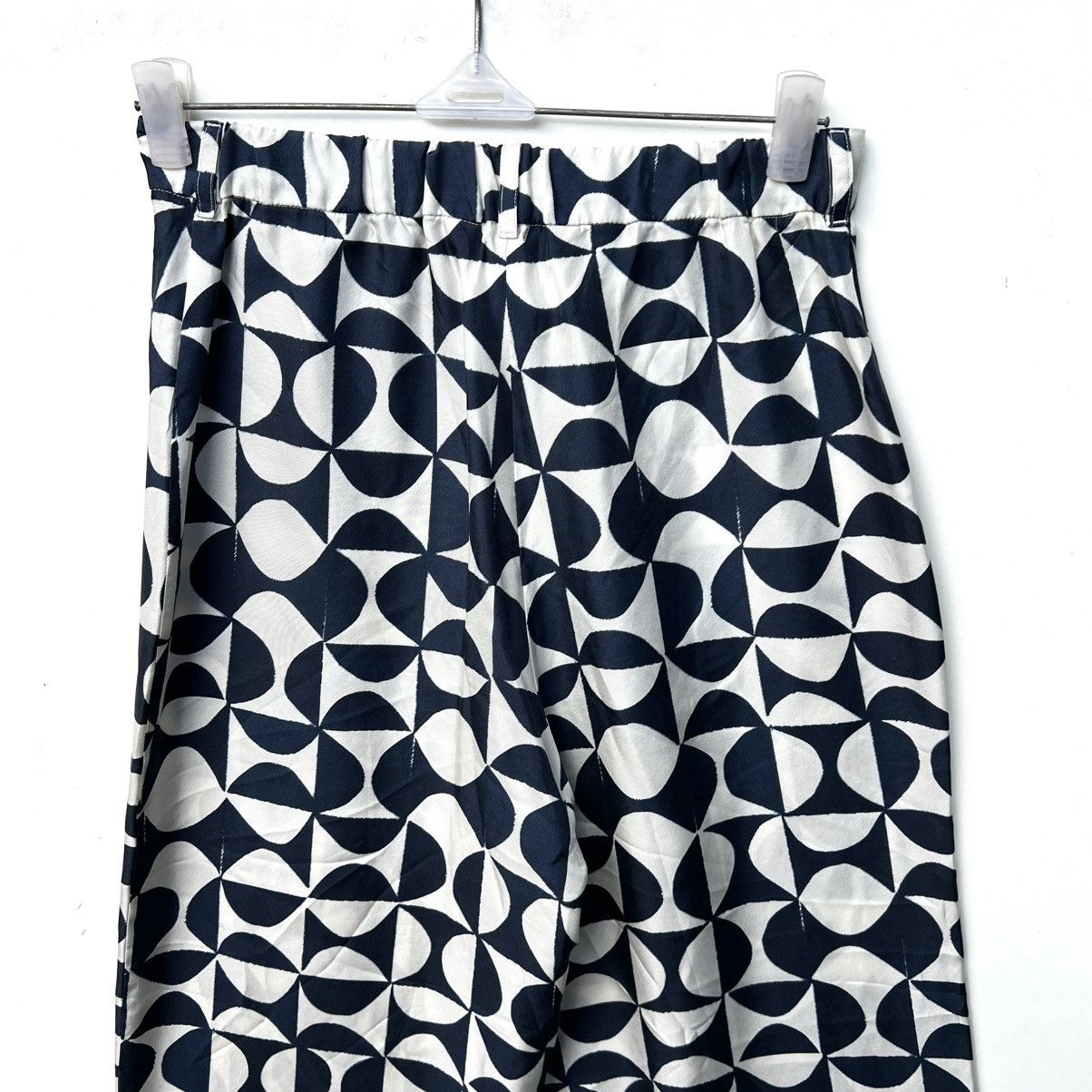 Max Mara Max Mara silk belted trousers Size 26" / US 2 / IT 38 - 7 Thumbnail
