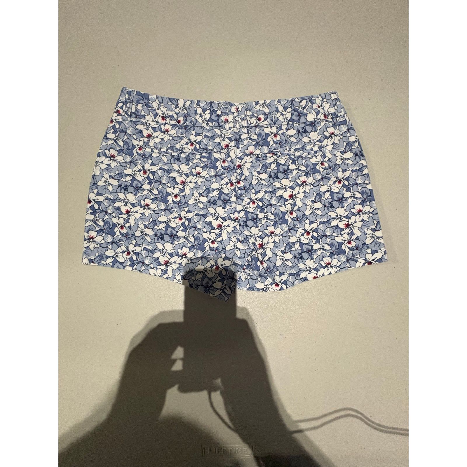 Gap Women’s GAP City Floral Khaki Shorts Size 4 Size 27" / US 4 / IT 40 - 4 Thumbnail