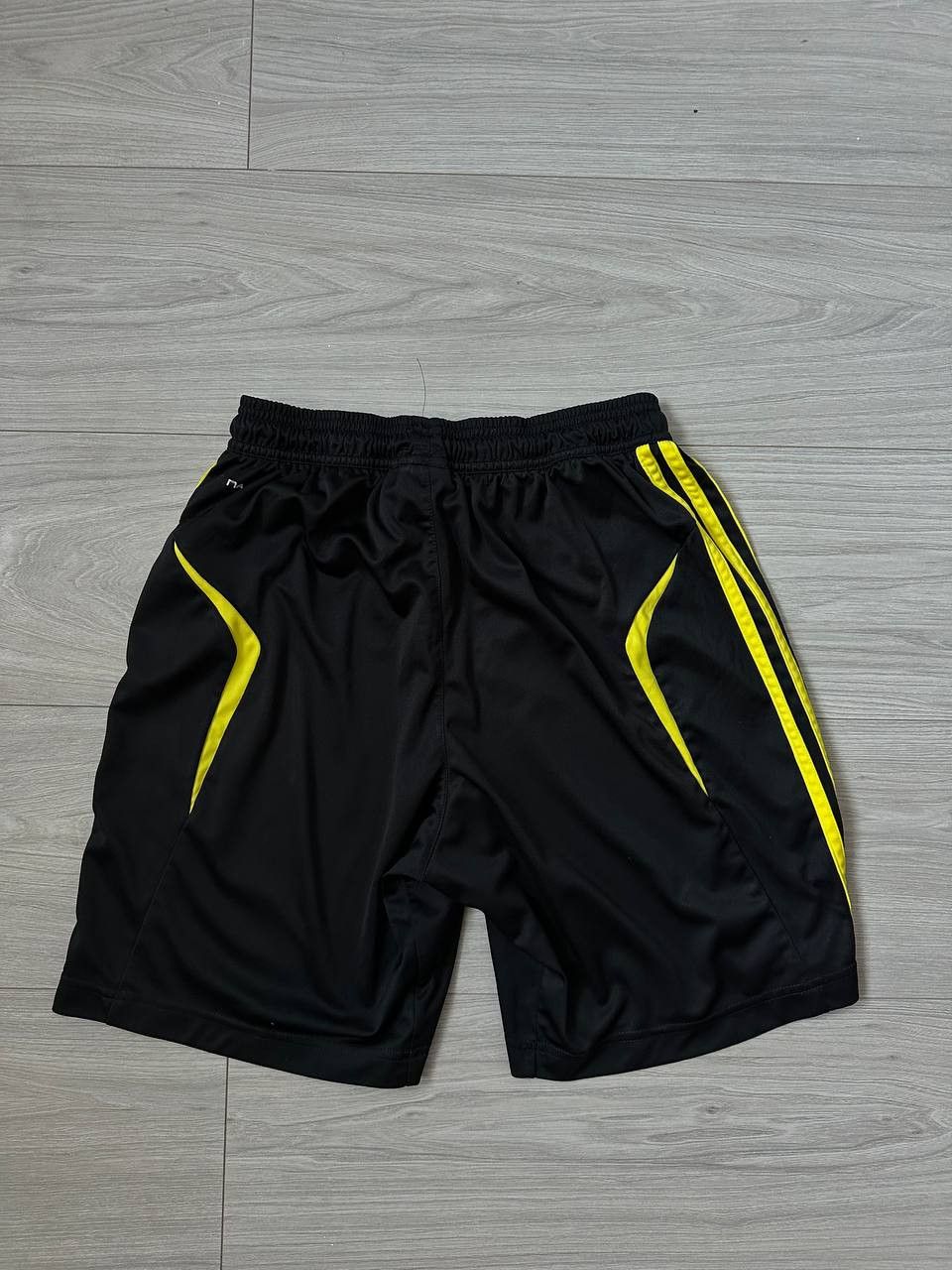 Adidas LIVERPOOL HOME FOOTBALL SOCCER SHORTS ADIDAS Size US 28 / EU 44 - 4 Thumbnail