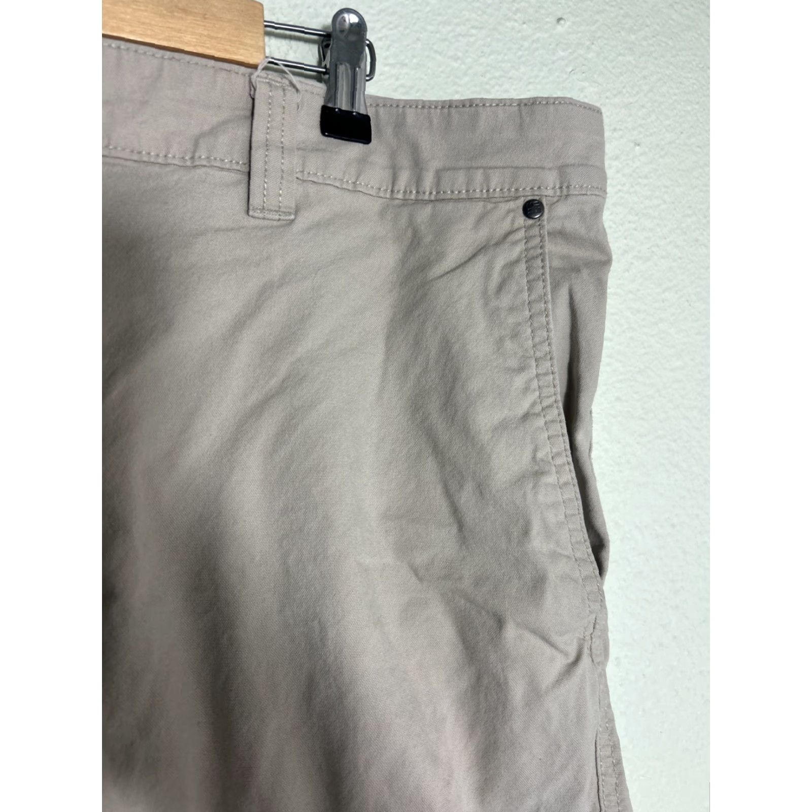 Vintage Columbia Men Shorts Cargo 40x10 Beige Relaxed Fit Pockets Outdoor Hiking Shorts Size US 40 / EU 56 - 7 Thumbnail