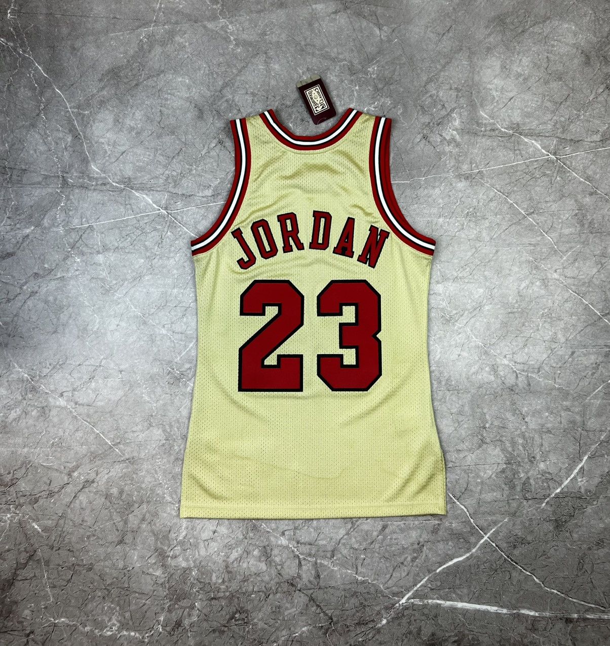 Mitchell & Ness Mitchell & Ness Chicago Bulls Swingman Jersey in Gold Jordan Size US S / EU 44-46 / 1 - 1 Thumbnail