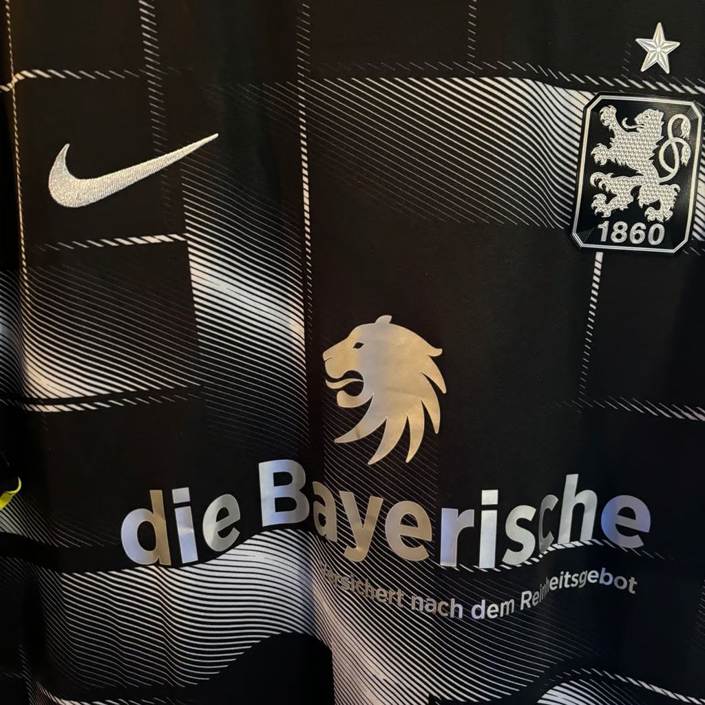 Nike 1860 Munich Nike Jersey 2xl BNWT Size US XXL / EU 58 / 5 - 3 Thumbnail