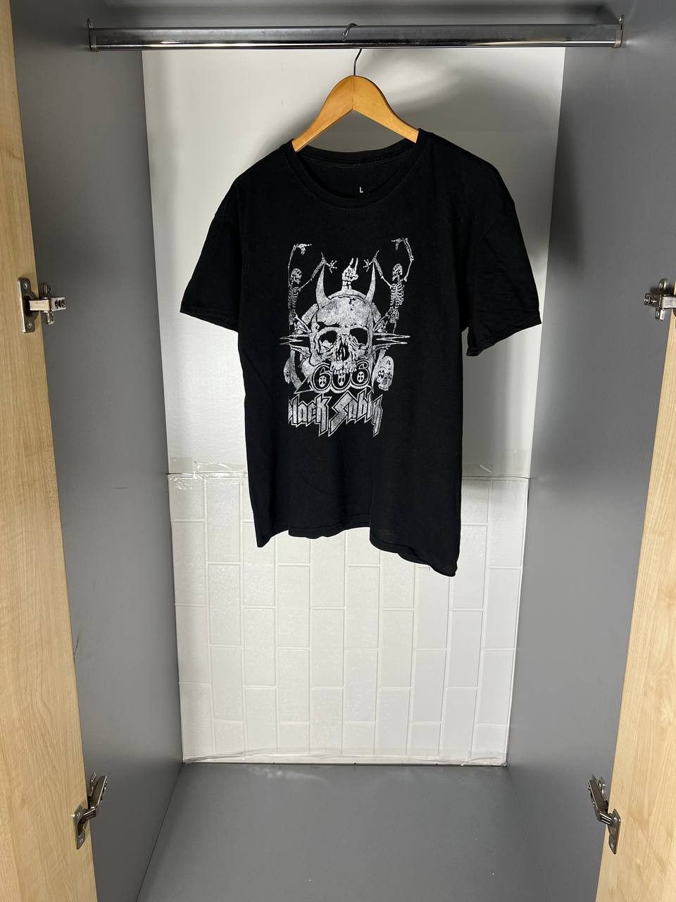 Band Tees VINTAGE BLACK SABBATH TOUR ROCK T-SHIRT METAL PUNK Y2K 90s Size US L / EU 52-54 / 3 - 5 Thumbnail