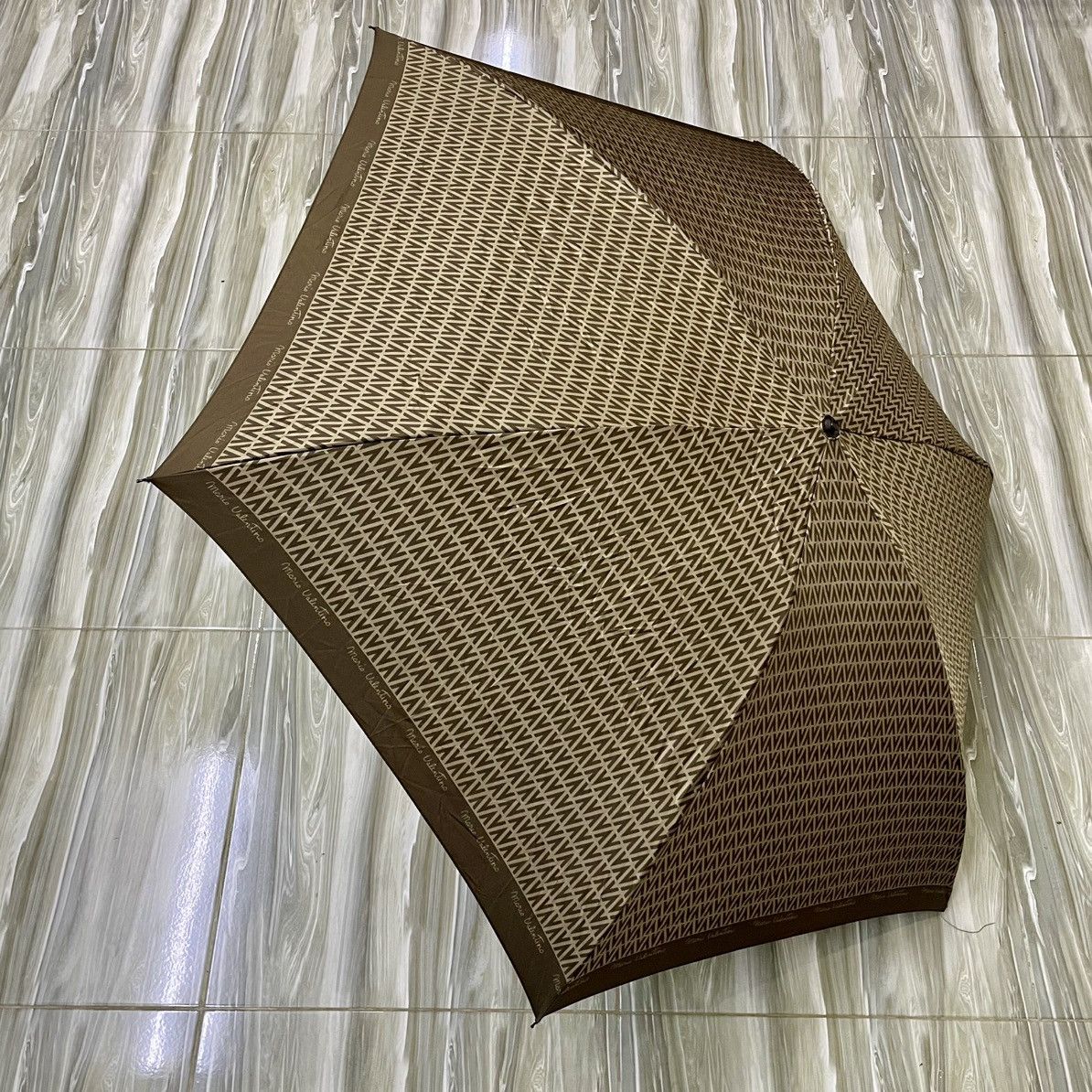 Japanese Brand × Mario Valentino Mario Valentino Folding Umbrella Japan | JUPA Monogram Size ONE SIZE - 1 Thumbnail