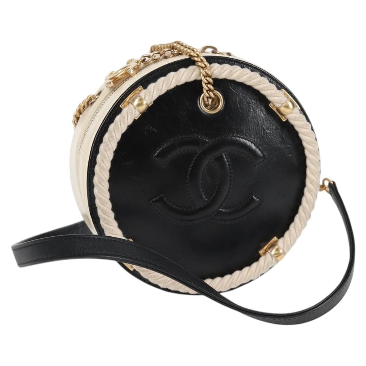 Chanel Chanel En Vogue Round Bag Crumpled Calfskin Size ONE SIZE - 1 Thumbnail