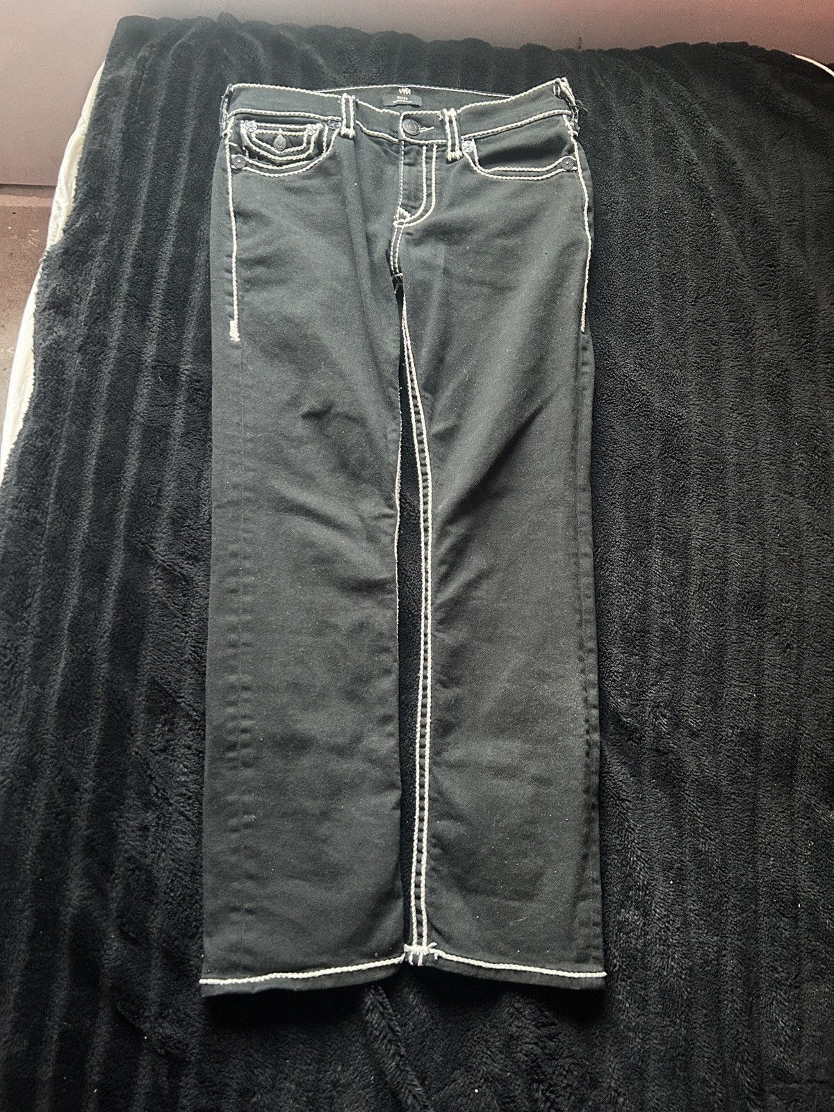 True Religion True religion white stitch jeans relaxed fit Size US 33 - 1 Thumbnail