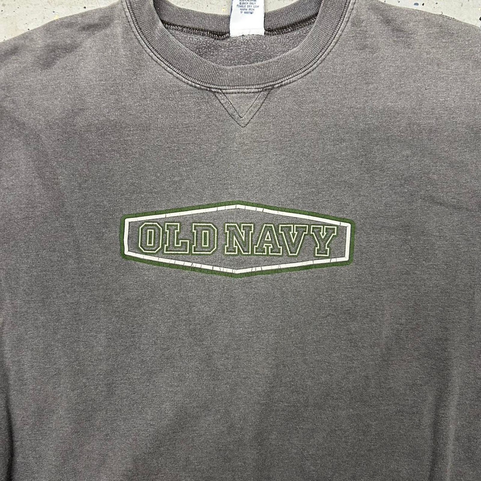 Old Navy Y2K Grey Old Navy crewneck sweatshirt with green logo Size US L / EU 52-54 / 3 - 2 Thumbnail