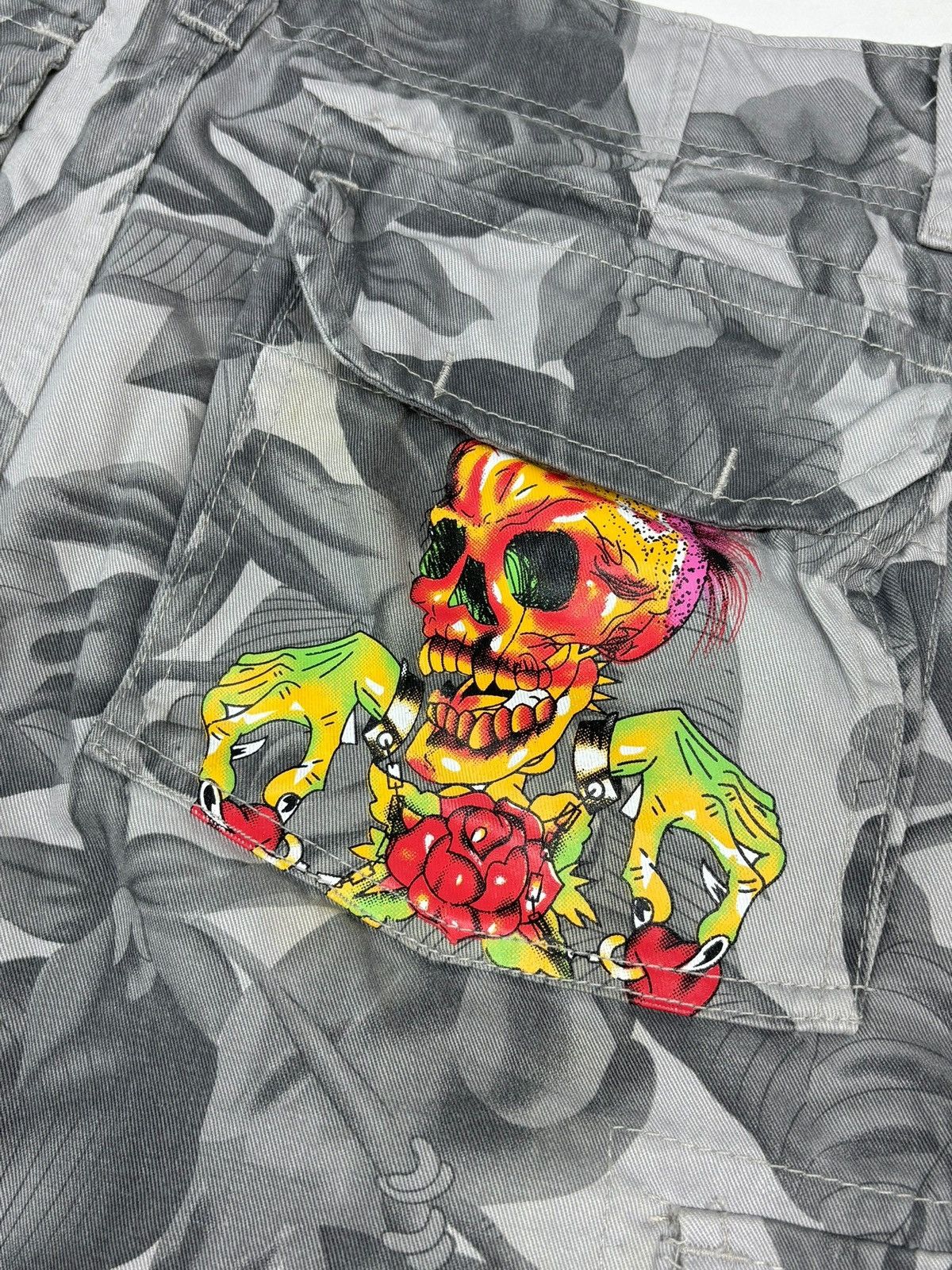🔥 ED HARDY Y2k FLORAL OVER PRINT SKULL LOGO CARGO SHORTS Shorts