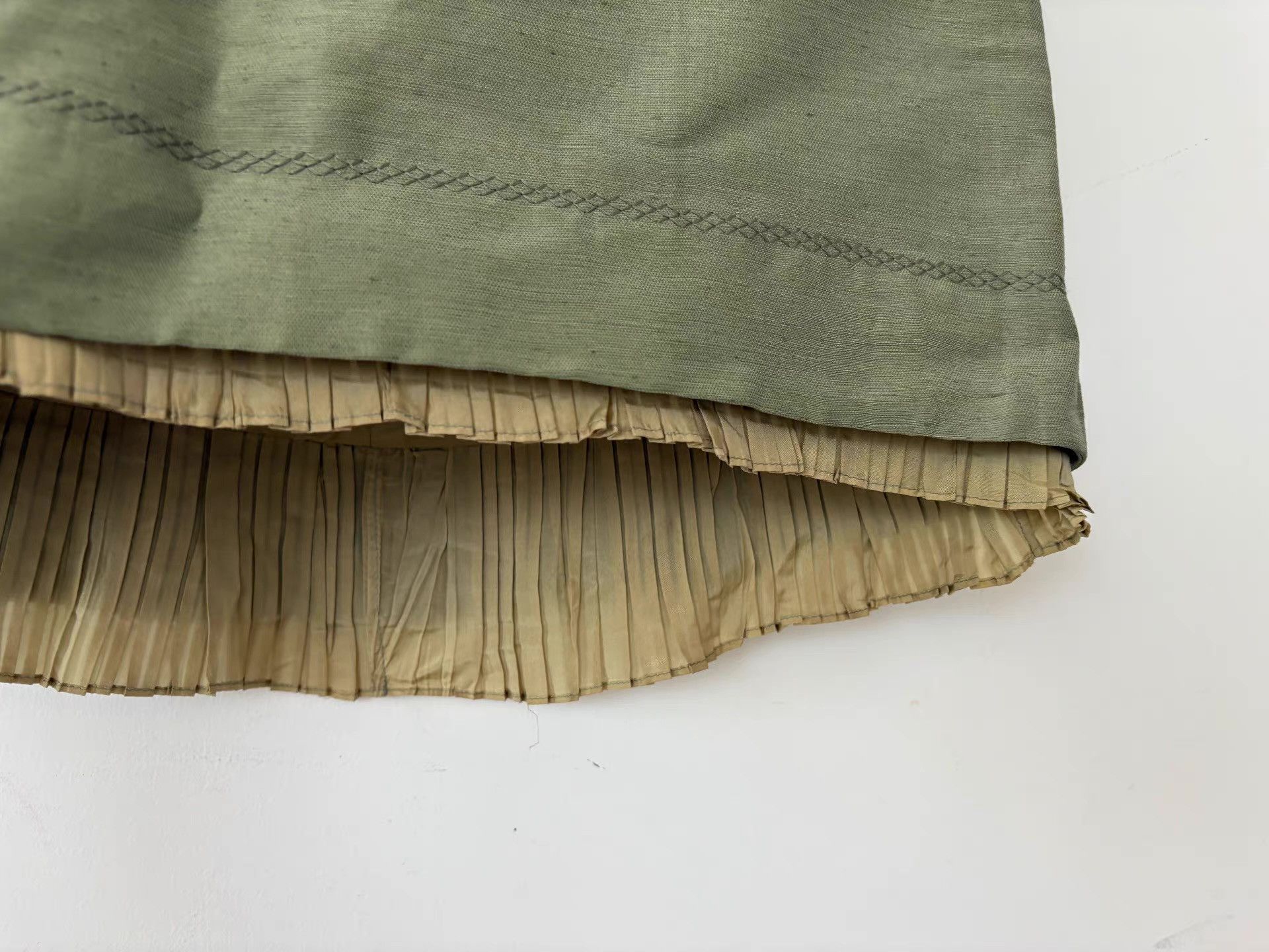 Versace Gianni Versace Women'sMatcha GreenSilk-Blend Midi Skirt Ｑ21 Size 30" / US 8 / IT 44 - 5 Thumbnail