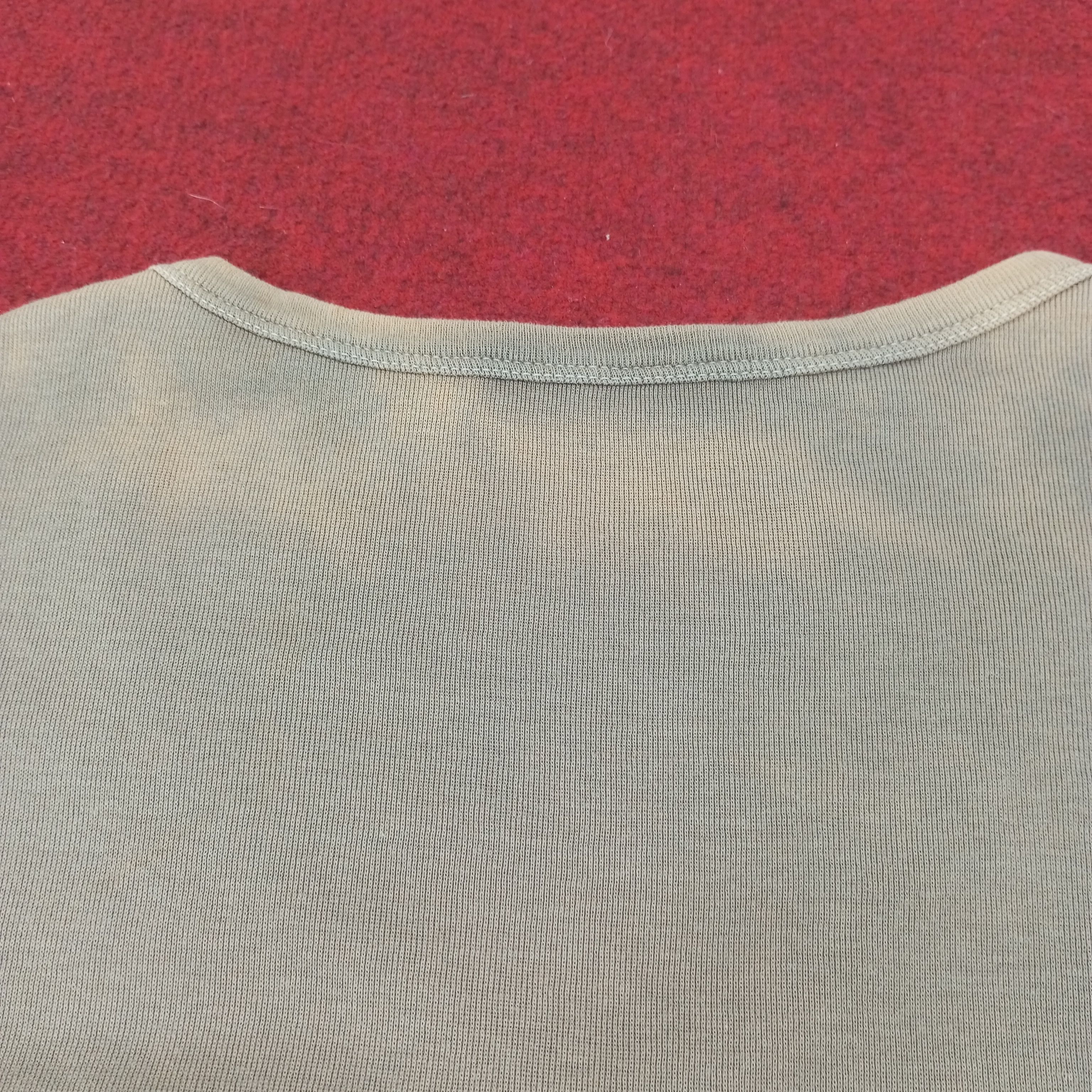 Prada Prada Luxury Fashion Brand Pocket Design Tshirt Size US S / EU 44-46 / 1 - 5 Thumbnail