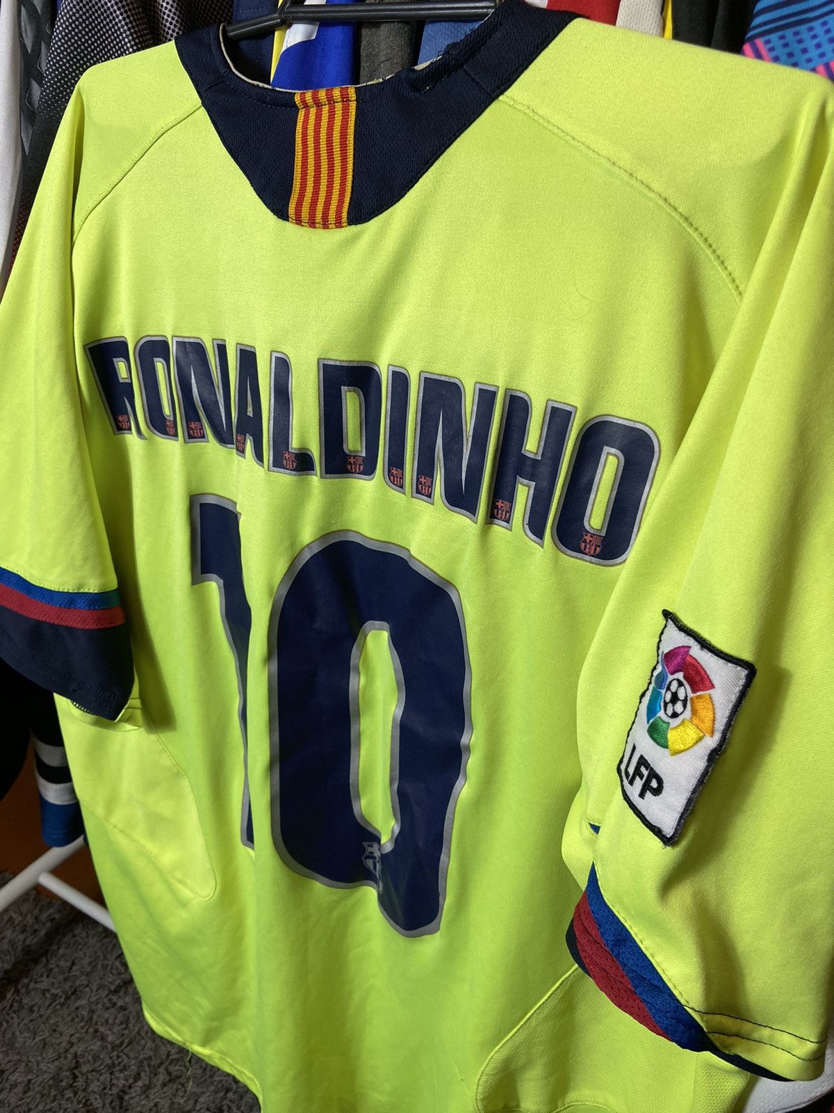 Vintage RONALDINHO #10 BARCELONA ADULT BLOCK CORE SOCCER JERSEY Size US L / EU 52-54 / 3 - 6 Thumbnail