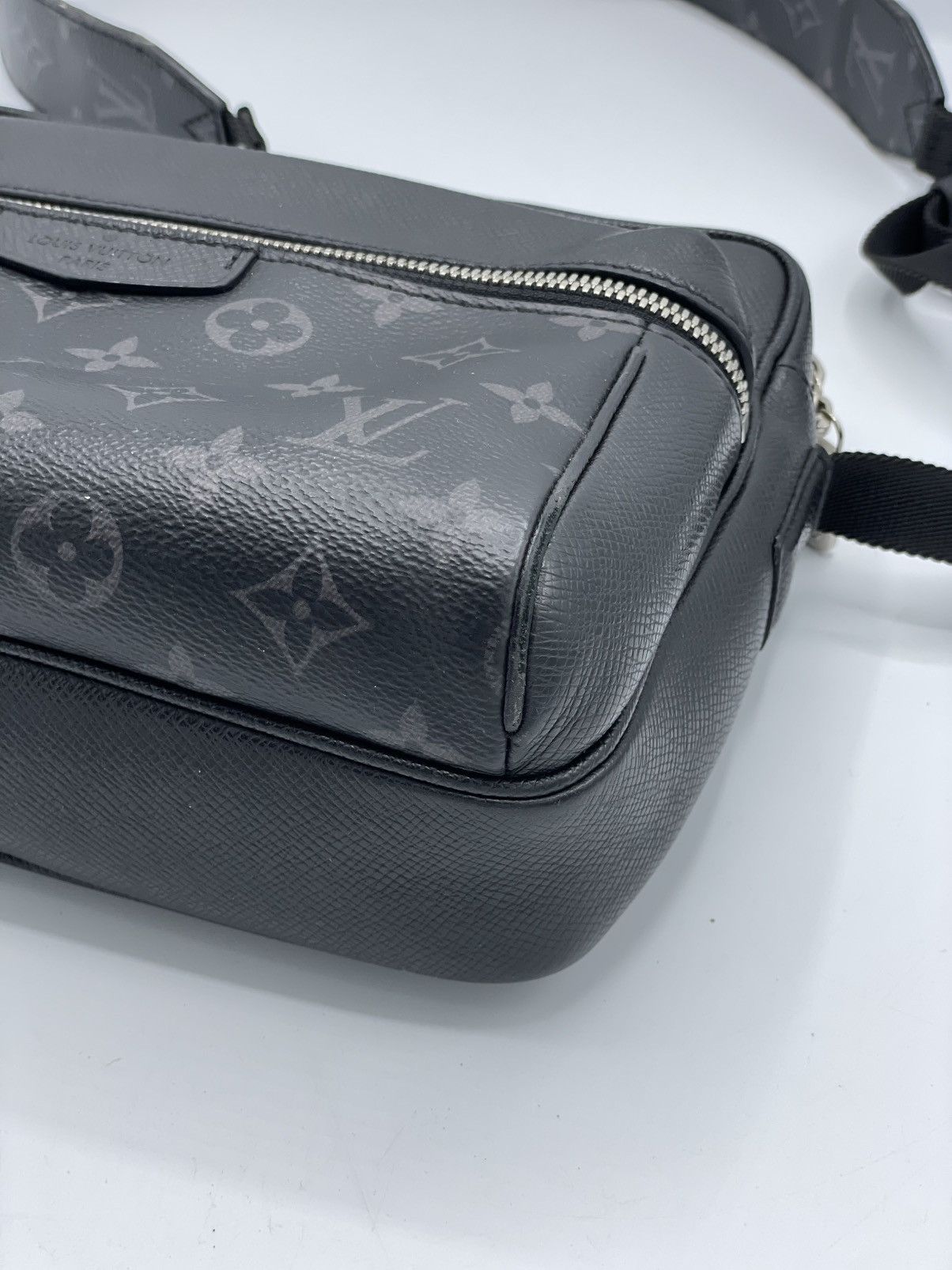 Louis Vuitton Taiga Monogram Eclipse Outdoor Messenger Black Size ONE SIZE - 10 Thumbnail