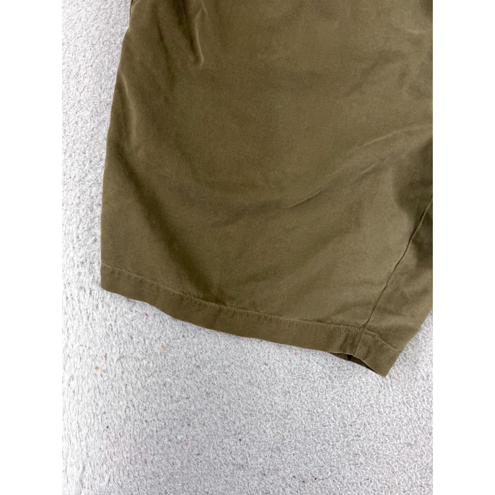 Tommy Bahama Tommy Bahama Shorts Men 35 Green Pleated Bermuda Silk Bermuda Holiday Aloha Beach Mens Size US 35 - 3 Thumbnail