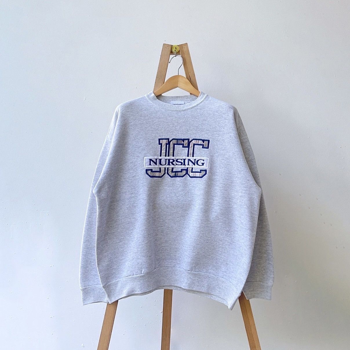 Vintage 90s JCC Nursing crewneck sweatshirt/ XL Size US XL / EU 56 / 4 - 1 Thumbnail