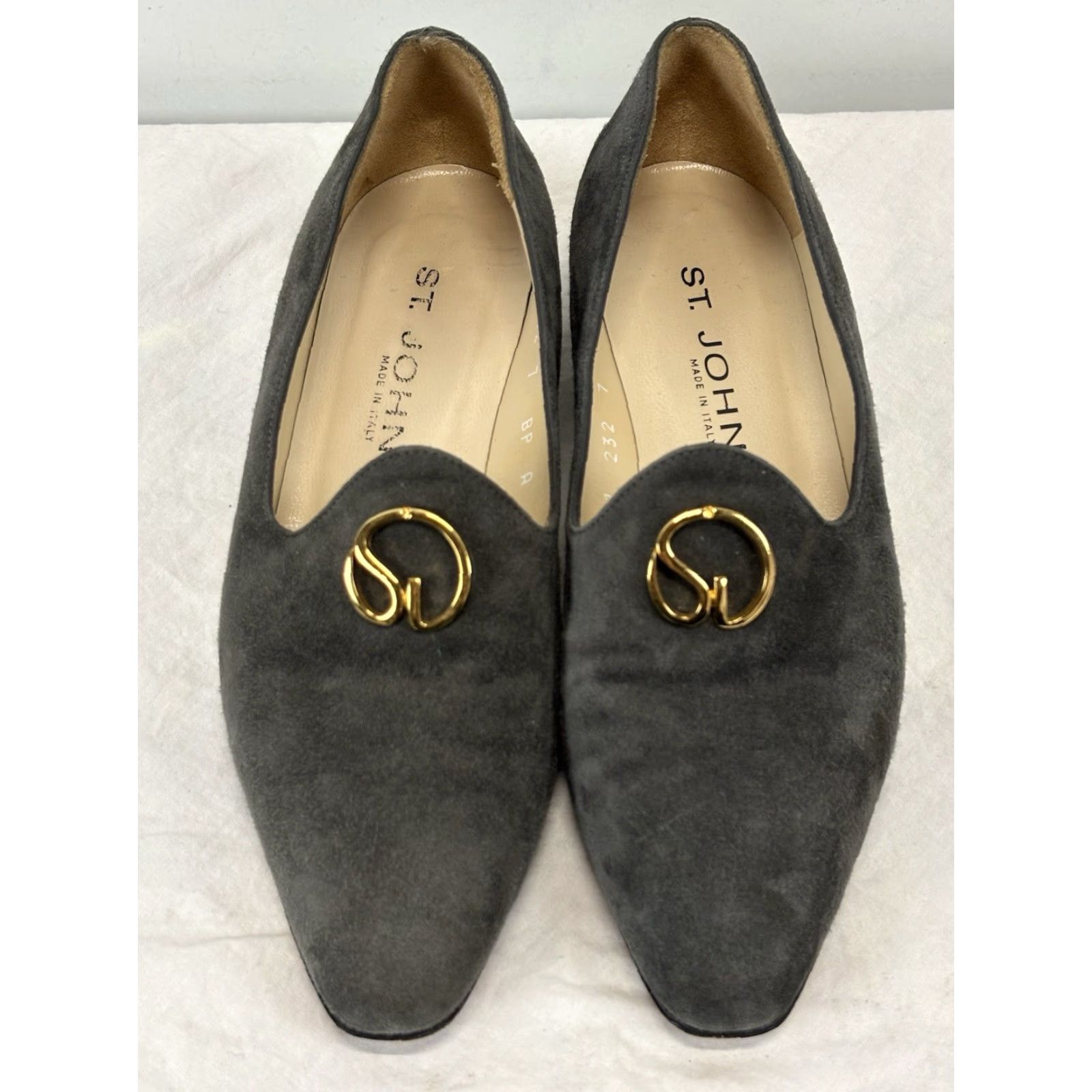 St. John VINTAGE St. John Suede Pumps Women’s 7 Gray Logo Made In Italy Heel Slip On Money - 2 photos damage Size US 7 / IT 37 - 3 Thumbnail