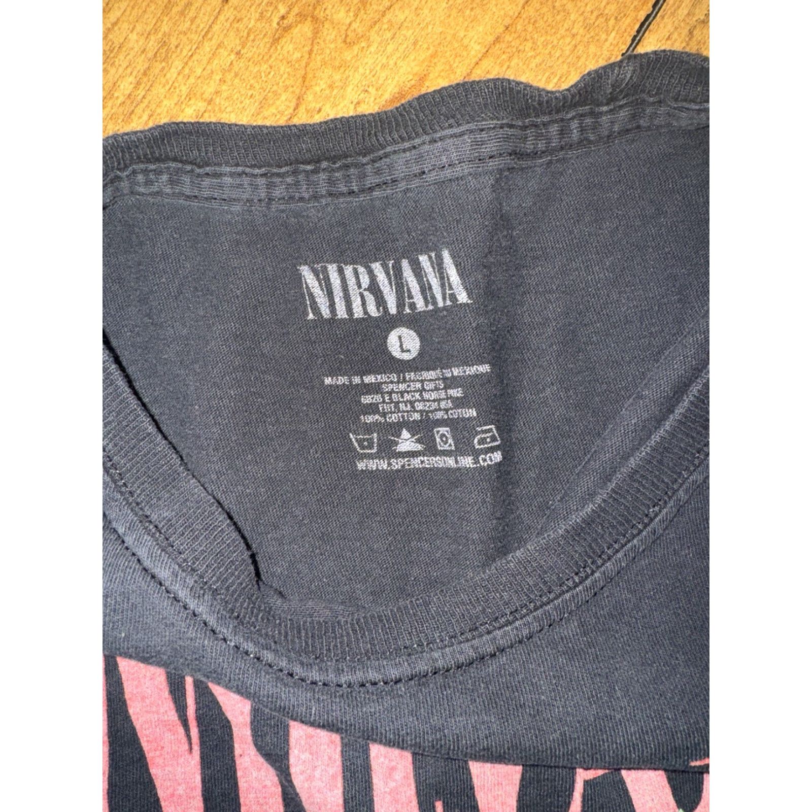 Vintage Nirvana T-Shirt Black L Heart Shaped Box Lilly Flowers Mens Large 21x26 Size US L / EU 52-54 / 3 - 4 Thumbnail