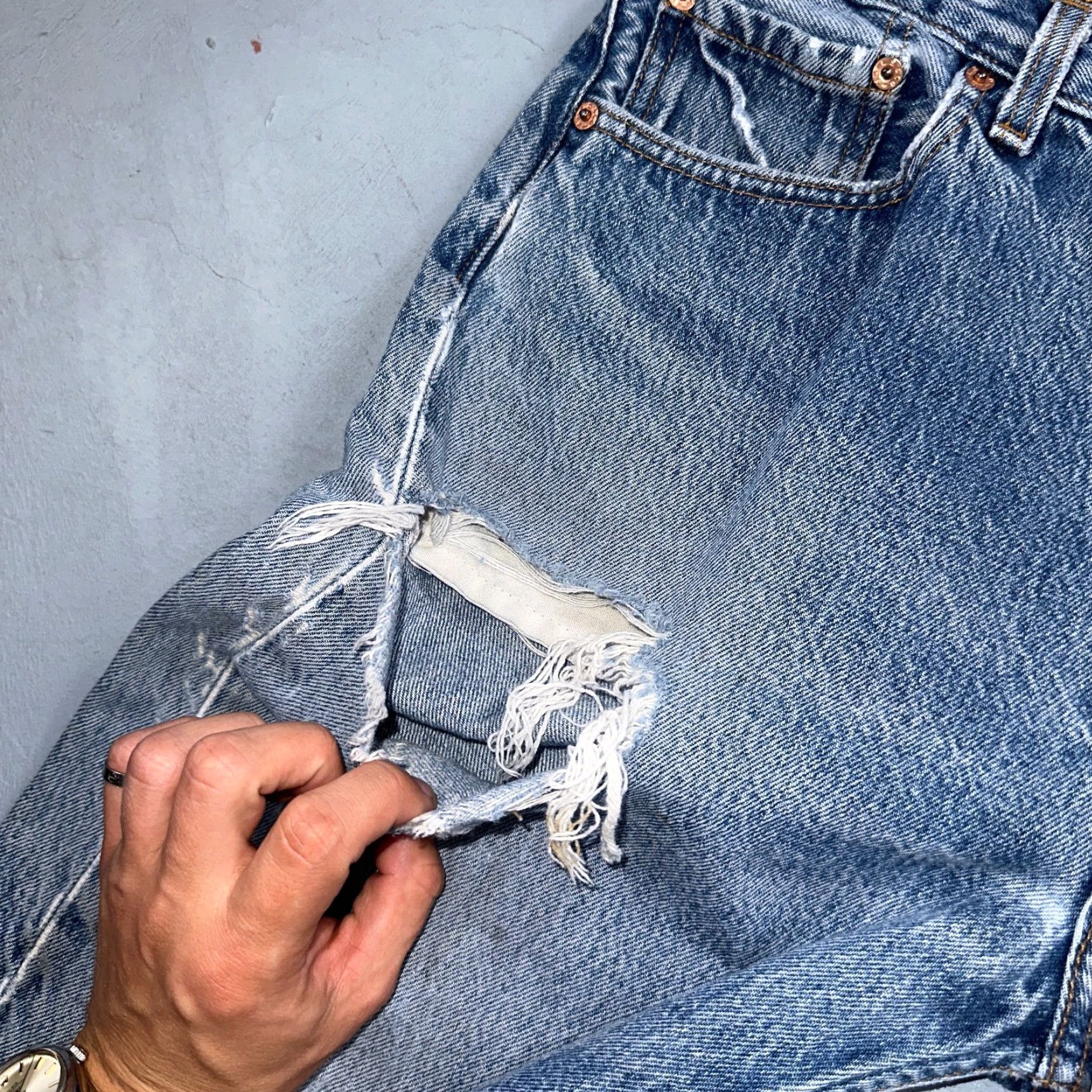 Levi's Vintage Levi's 501 Jeans Men’s Regular Fit Straight Leg 35x32 Blue Light Wash 90s USA Size US 35 - 7 Thumbnail
