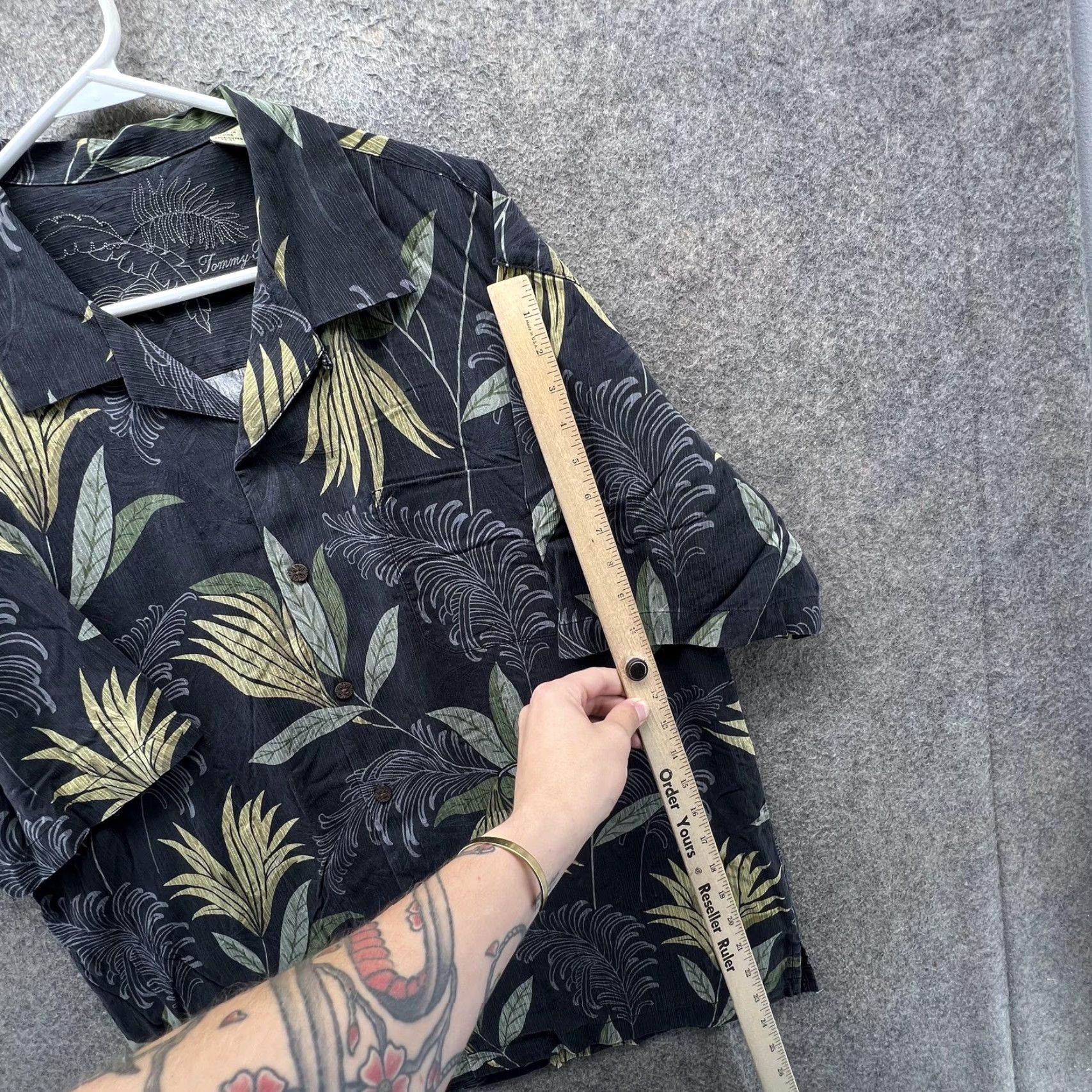 Tommy Bahama Tommy Bahama Shirt Mens L Black Silk Hawaiian Palm Floral AOP Button Front Size US L / EU 52-54 / 3 - 3 Thumbnail