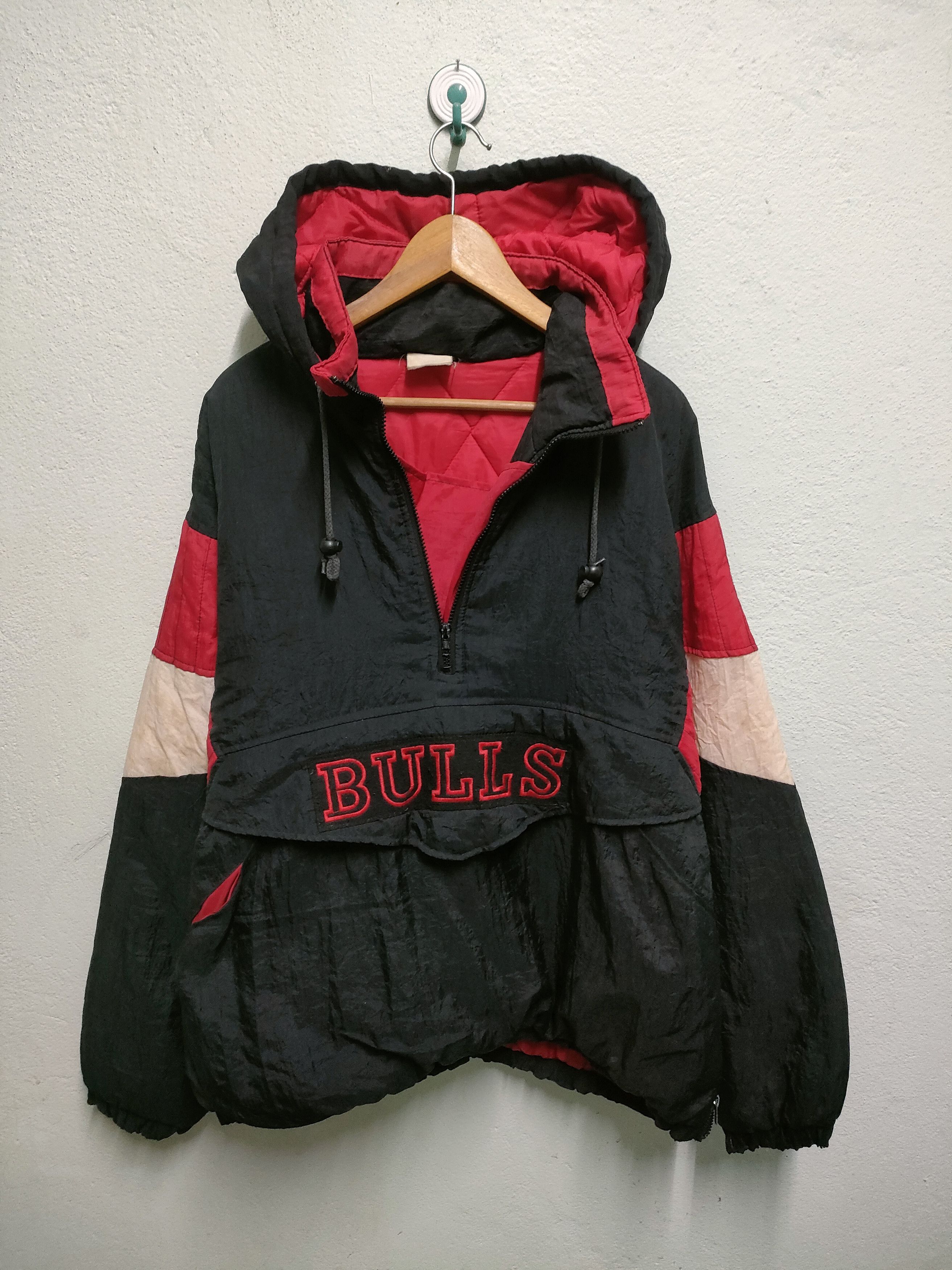 NBA × Vintage Vintage Chicago Bulls Big Logo Jacket Size US XL / EU 56 / 4 - 4 Thumbnail