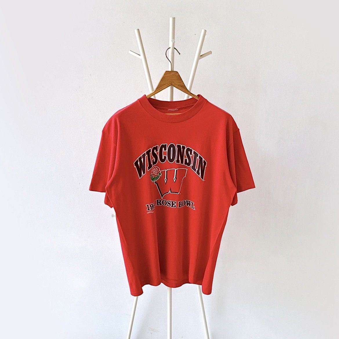 Vintage 90s Wisconsin Badgers UW football t-shirt/ L Size US L / EU 52-54 / 3 - 1 Thumbnail
