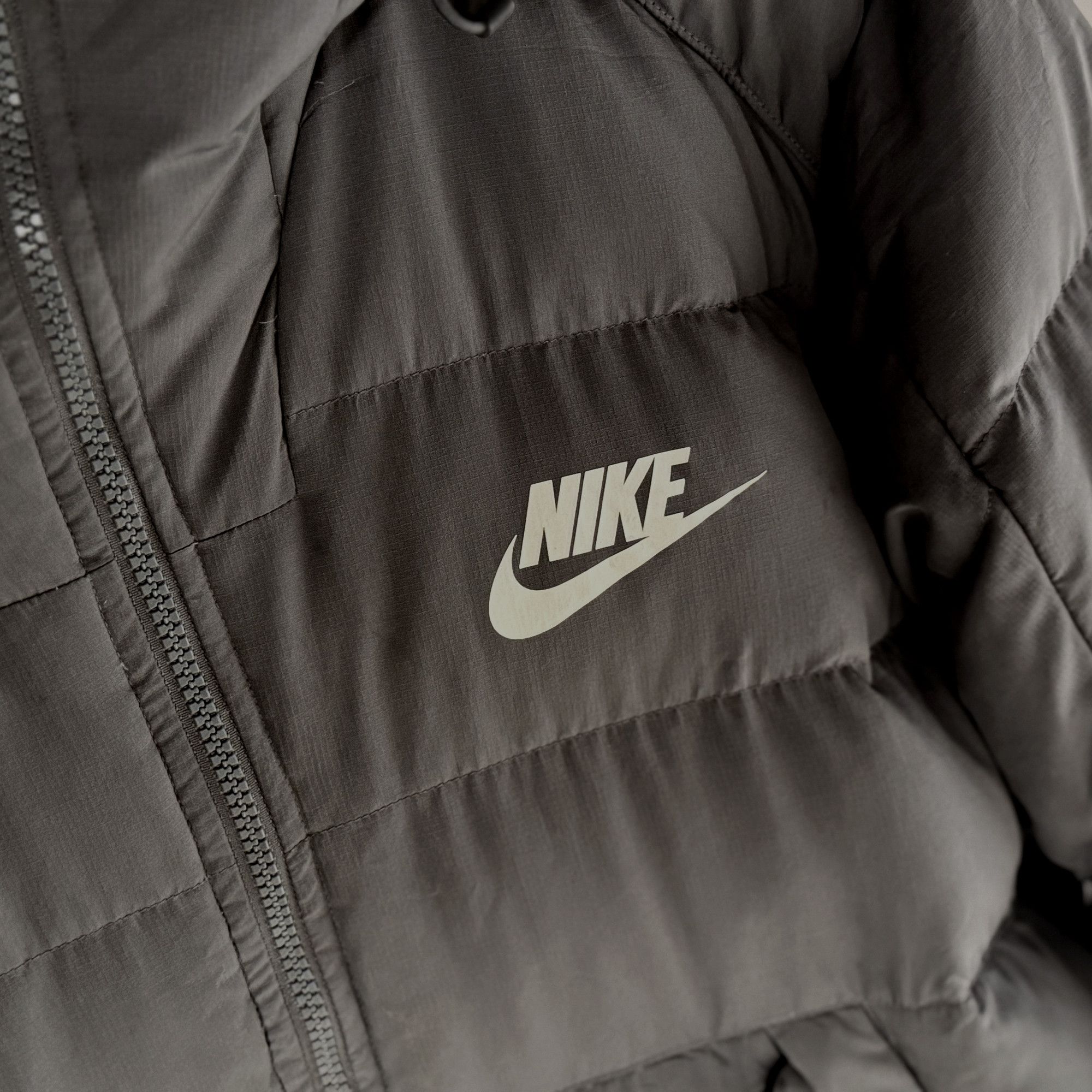 Nike Nike Vintage Down Puffer Jacket Size US L / EU 52-54 / 3 - 3 Thumbnail