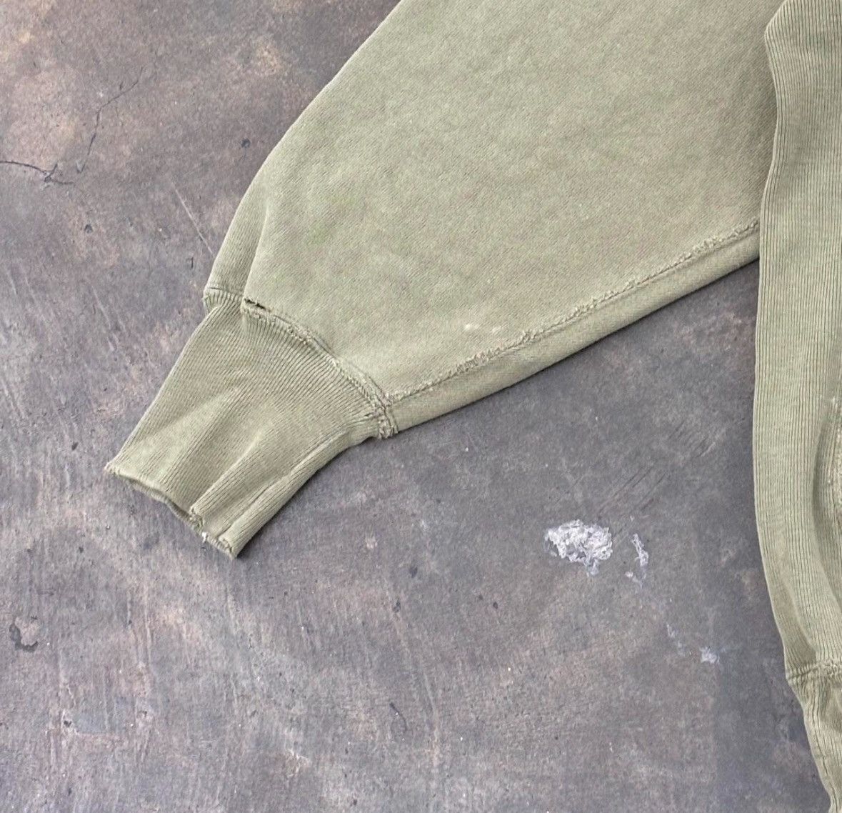 Champion VINTAGE CHAMPION ARMY GREEN CREWNECK Size US XL / EU 56 / 4 - 4 Thumbnail