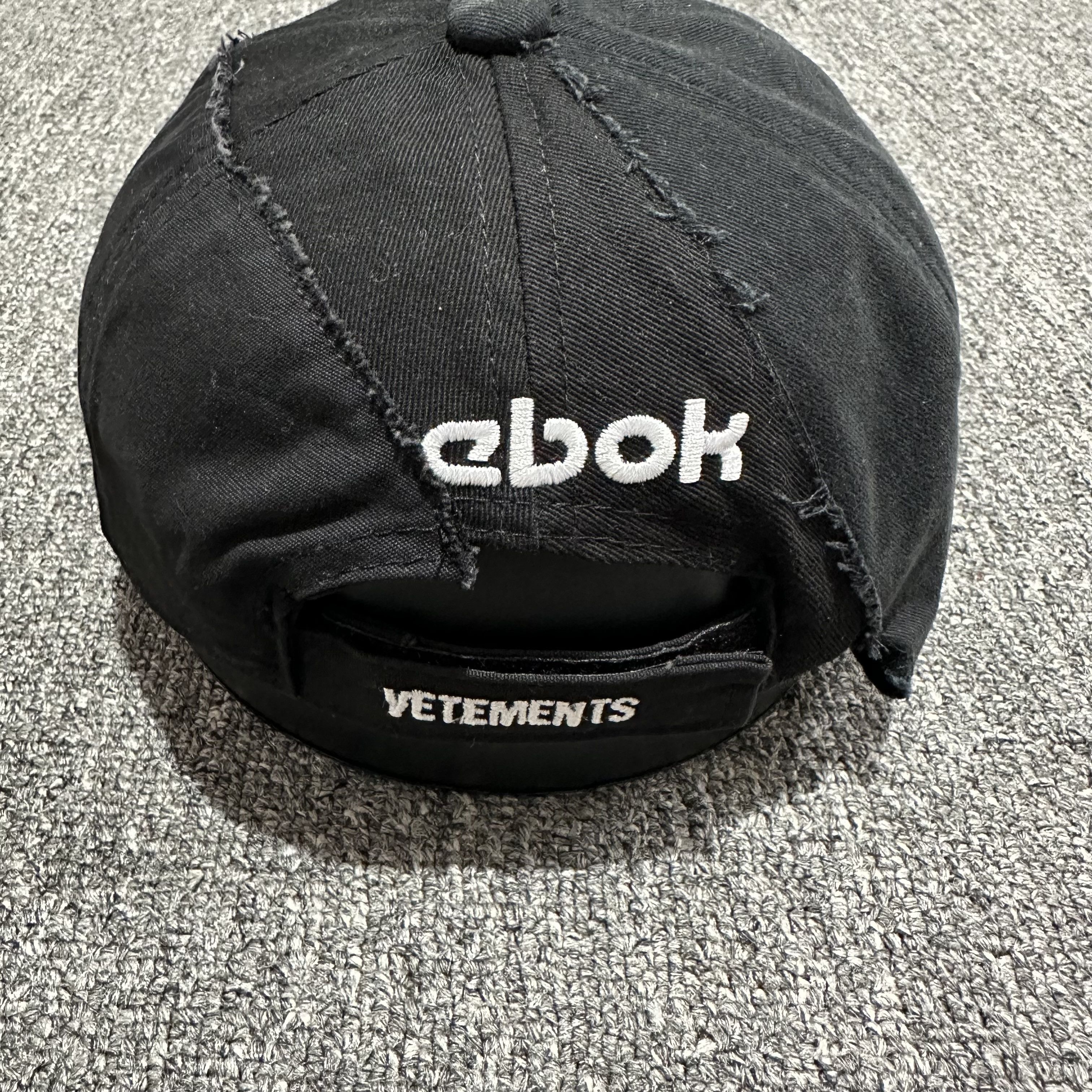 Reebok × Vetements AW17 Runway Vetements Reebok Reconstructed Hat Size ONE SIZE - 4 Thumbnail