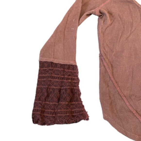Free People Free People Women's Juliet Bell Sleeve V-Neck Long-Sleeve Size M / US 6-8 / IT 42-44 - 2 Thumbnail