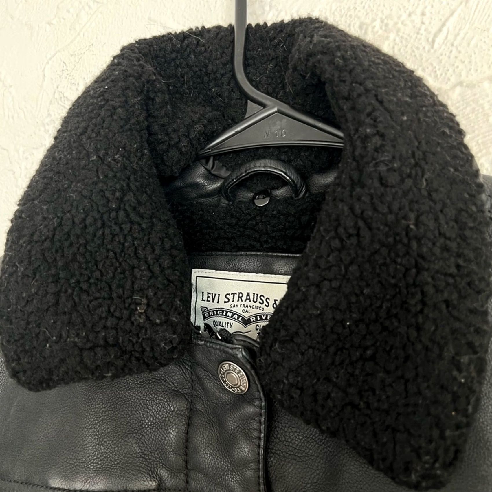 Levi's VINTAGE Levi’s Sherpa Full Zip Button Jacket Black Womens SZ Small Faux Leather QUALITY Size S / US 4 / IT 40 - 6 Thumbnail