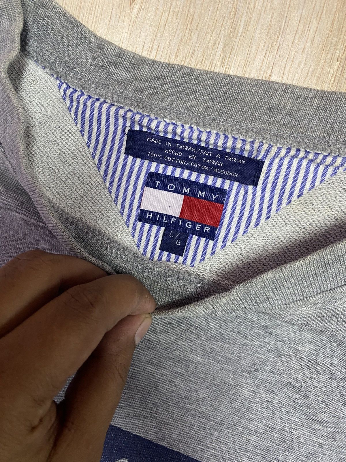 Tommy Hilfiger vintage Tommy Hilfiger sweatshirt with a large flag Size US XL / EU 56 / 4 - 2 Thumbnail