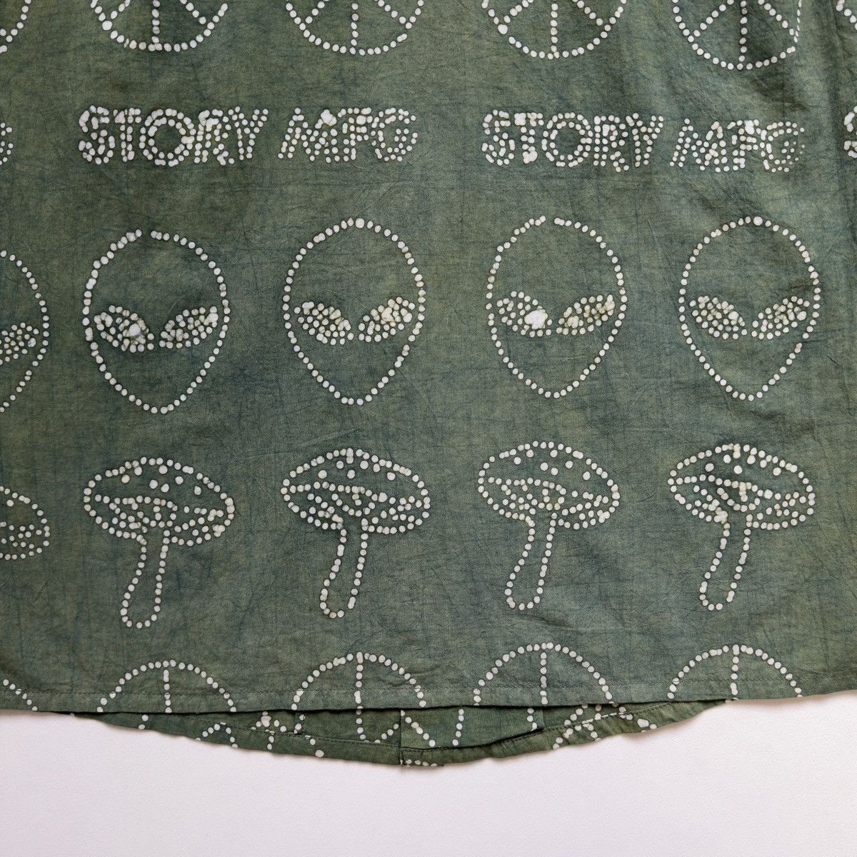 Story Mfg. Sample Alien + Peace Sign Print Shirt Size US M / EU 48-50 / 2 - 18 Thumbnail