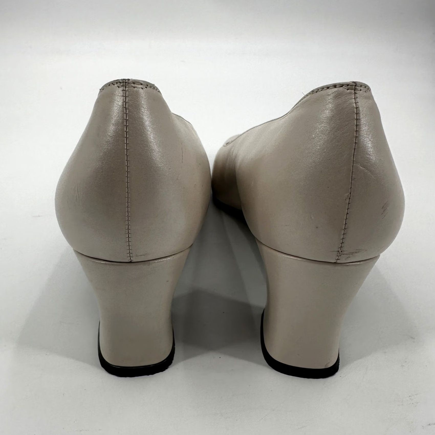 Stuart Weitzman Stuart Weitzman Cream Leather Pumps Square Toe Block Heel 8 AA Leather Sole Leather Upper Office Women's 90s Vintage Leather Heels Size US 8 / IT 38 - 3 Thumbnail