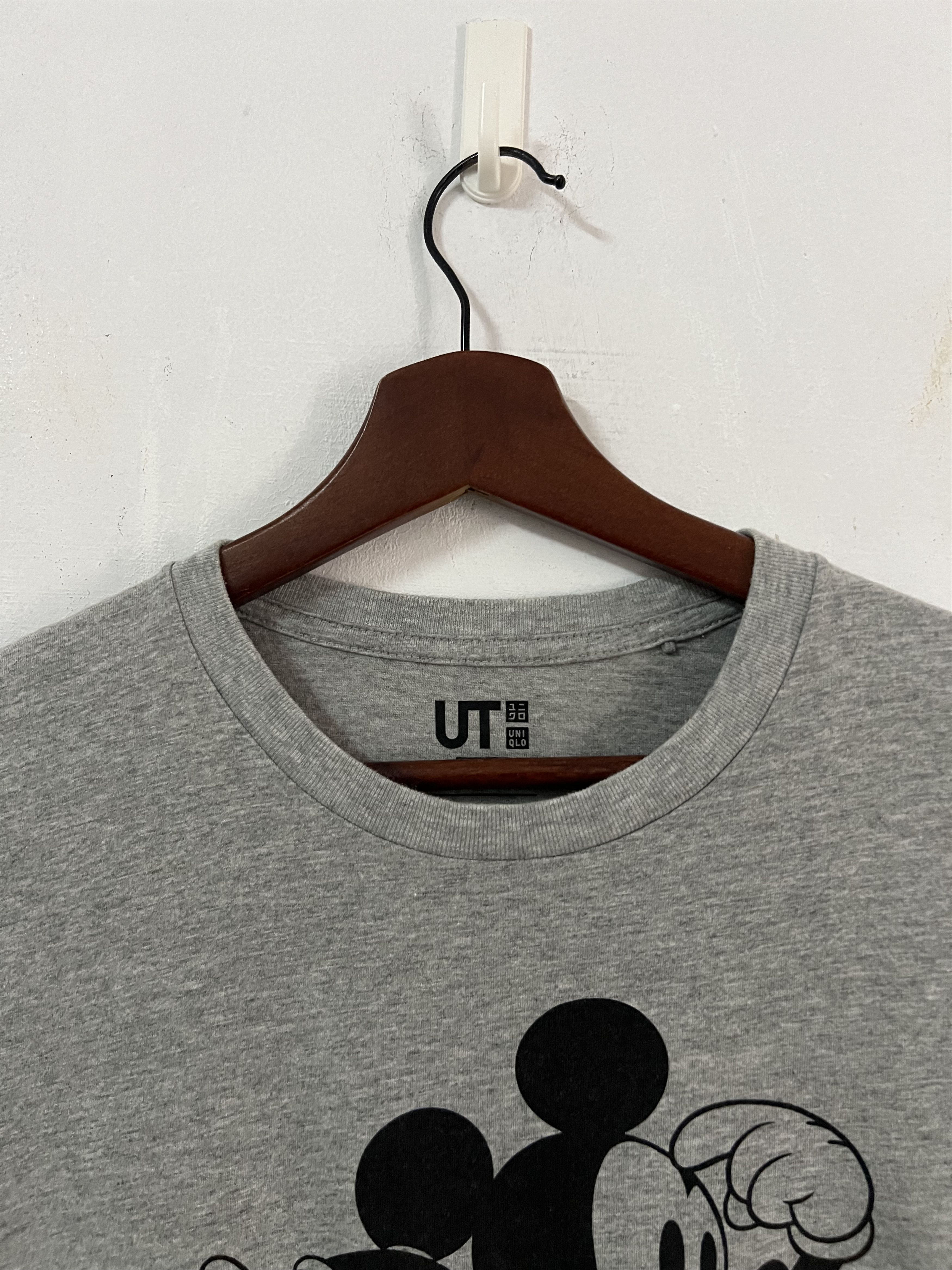 Disney Mickey Mouse Uniqlo Tee Size US S / EU 44-46 / 1 - 5 Thumbnail