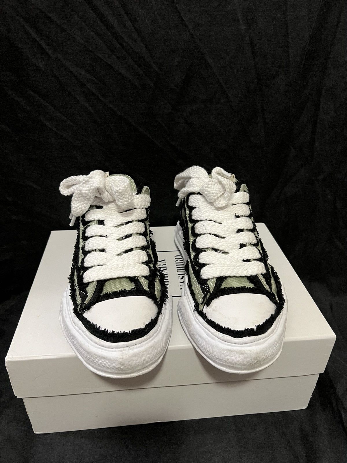 Maison MIHARA YASUHIRO Maison Mihara Yasuhiro Peterson Low Top Sneakers Size US 8 / EU 41 - 1 Thumbnail
