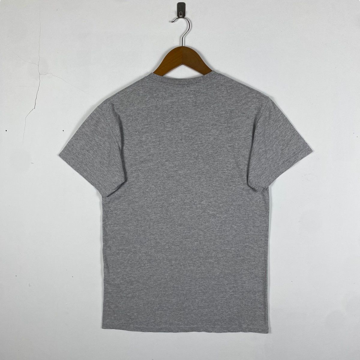 Vintage Vintage 00s BANKSY A Girl Frisking A Soldier Street Art Tee Size US S / EU 44-46 / 1 - 4 Thumbnail