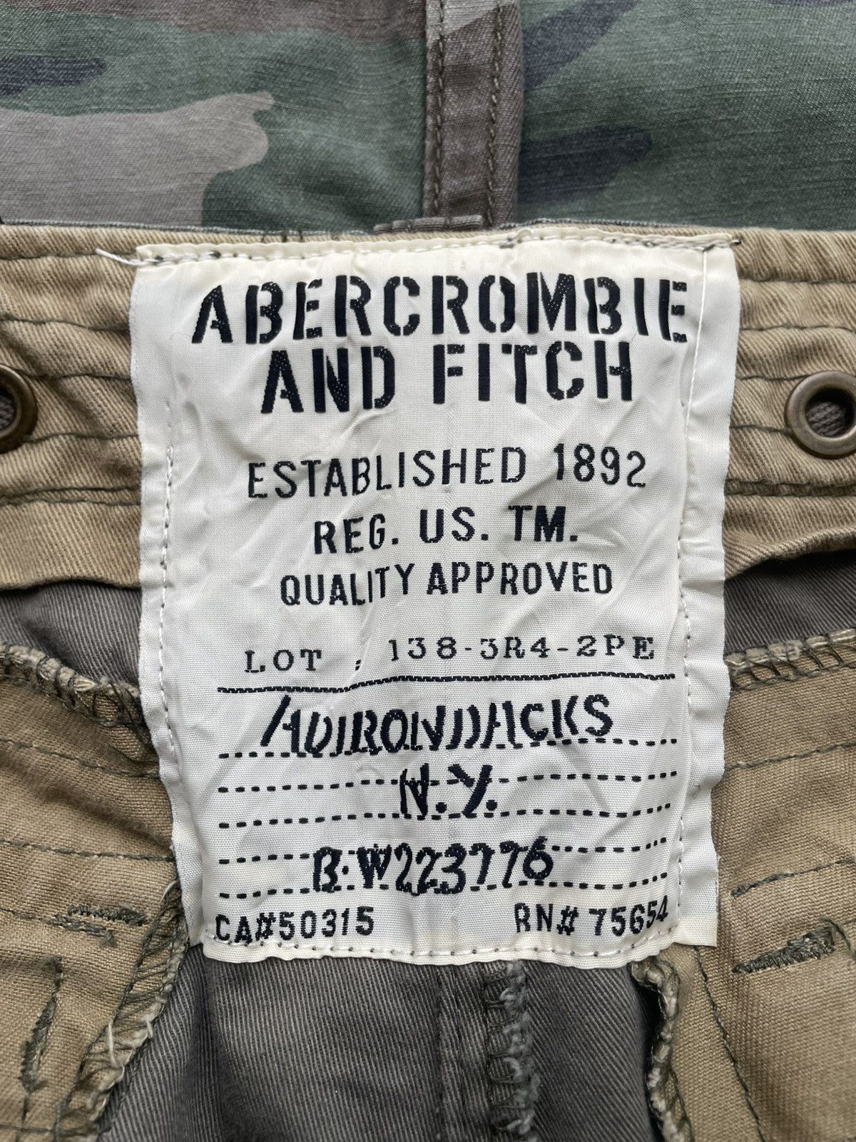 Abercrombie & Fitch Vintage 00's Abercrombie & Fitch Camo Cargo Pants Size US 35 - 11 Thumbnail