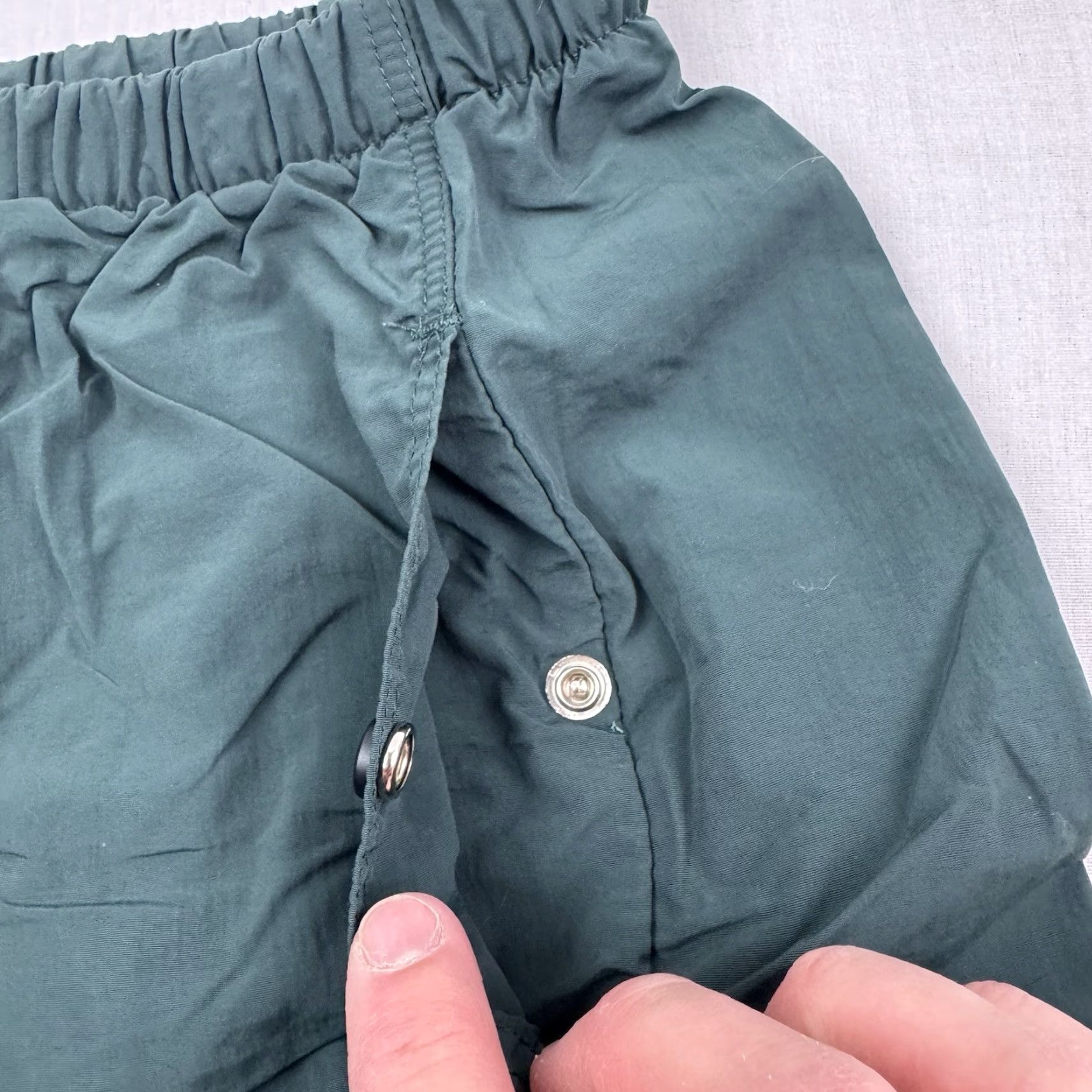 Vintage VINTAGE TravelSmith Cargo Shorts Adult Small Green Outdoor Hiking 90s Mens Size US 29 - 2 Thumbnail