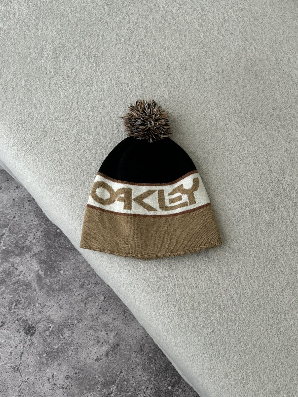 Oakley Vintage Oakley big logo Y2K hat Size ONE SIZE - 1 Thumbnail