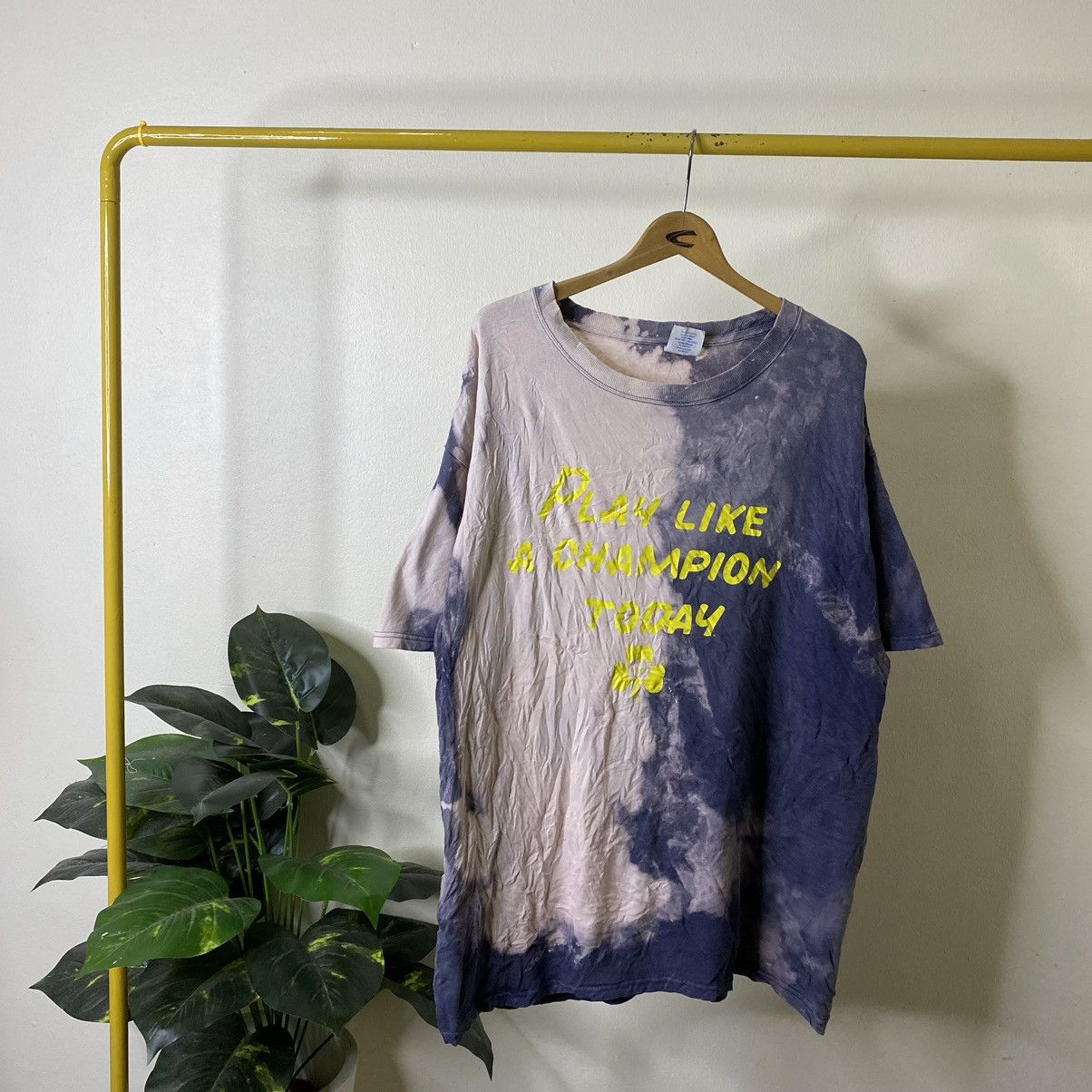 Majestic 2000s Majestic Play Like A Champion Acidwash Tee Size US XL / EU 56 / 4 - 1 Thumbnail