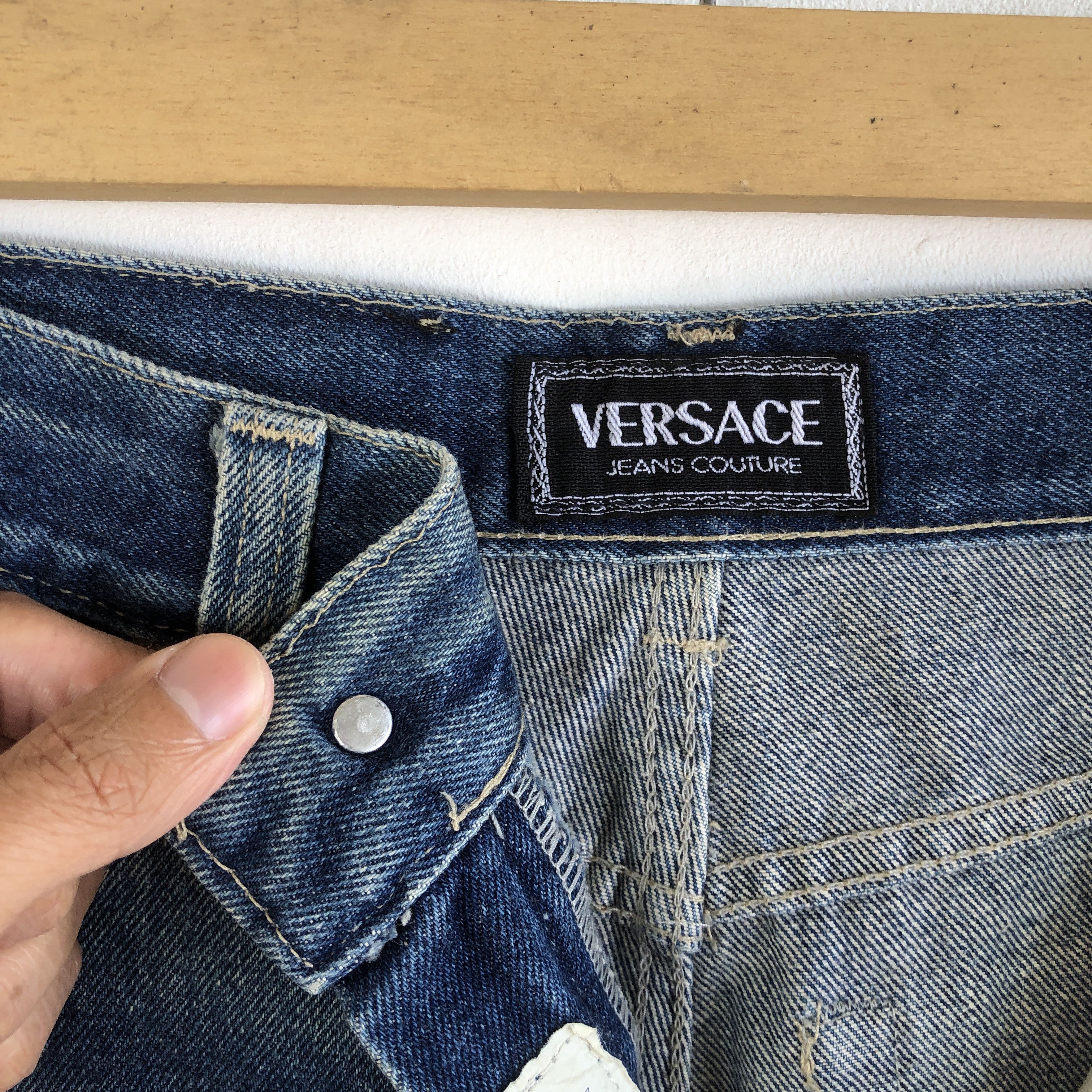 Versace Vintage Versace Jeans Medusa Versace Faded Light Wash Denim Size 28" / US 6 / IT 42 - 7 Thumbnail