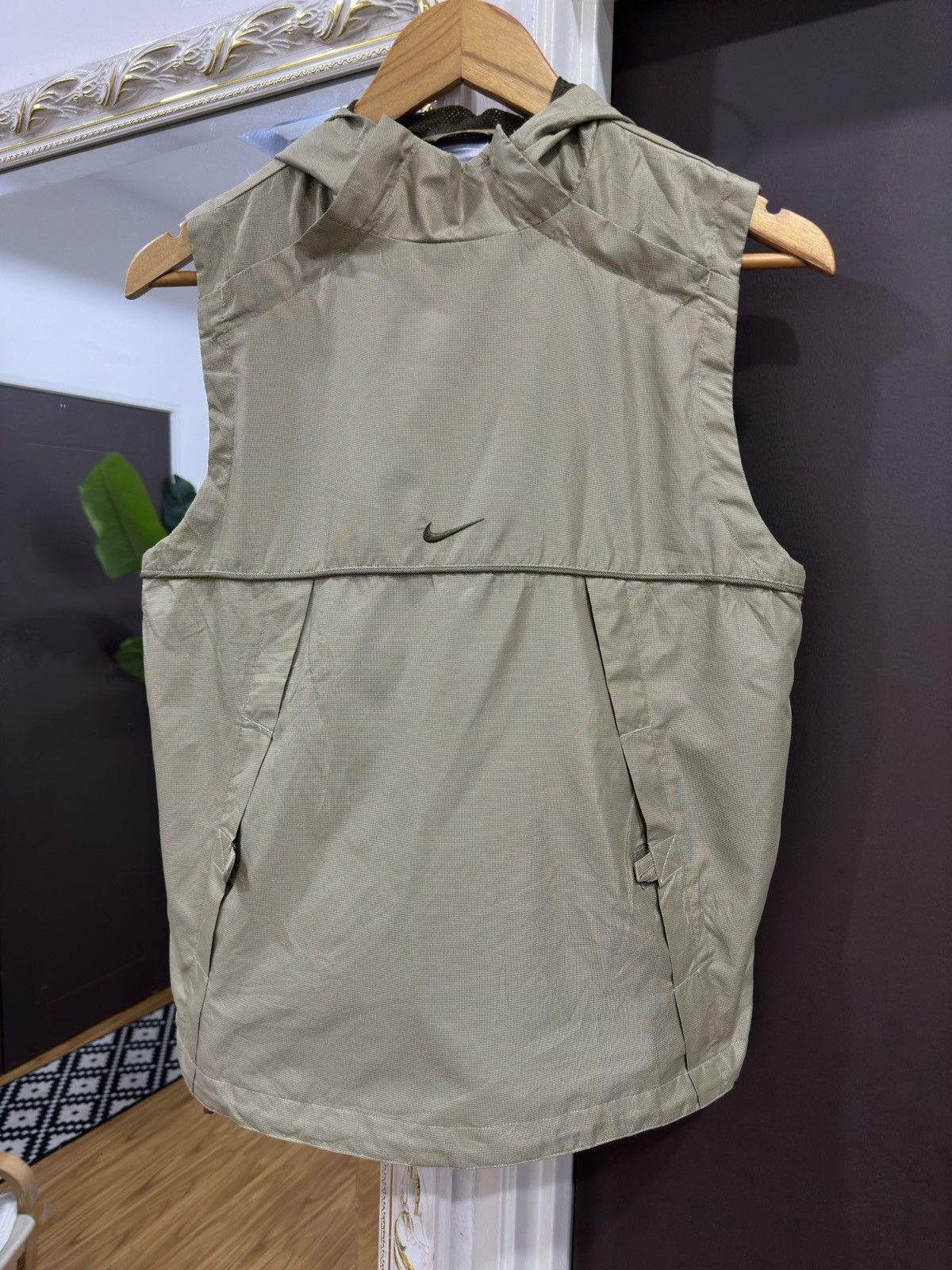 Nike Vintage Nike Swoosh Centre Sleeveless Gorpcore Jacket Size US S / EU 44-46 / 1 - 11 Thumbnail