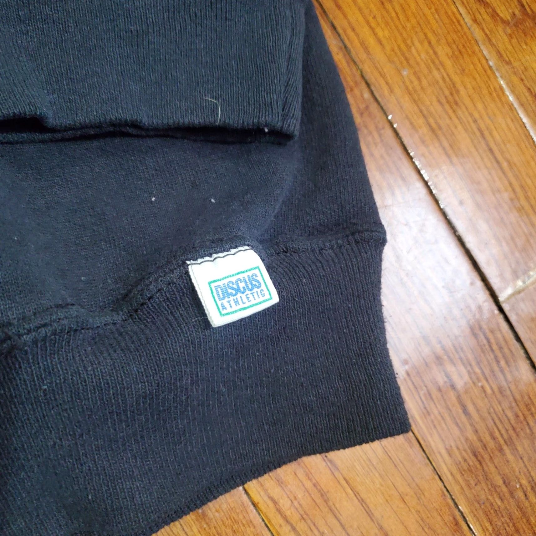 Vintage VINTAGE Discus Athletic Sweatshirt Mens Large Black Heavyweight Crewneck Pullover Sweatshirt USA 90s Mens Size US L / EU 52-54 / 3 - 4 Thumbnail