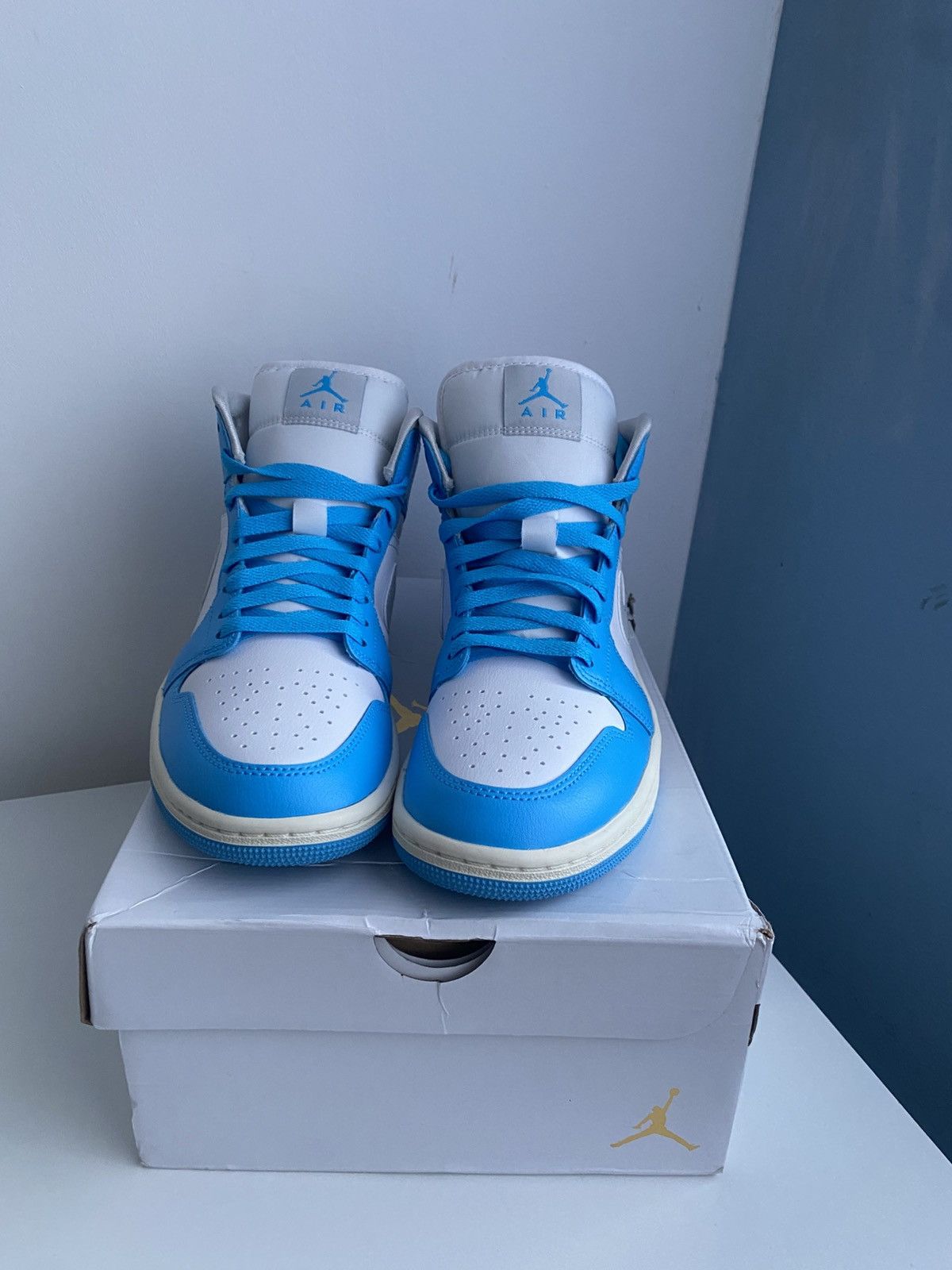 Jordan Brand Nike Air Jordan 1 Mid "Dark Powder Blue / UNC" Size US 9 / IT 39 - 3 Thumbnail