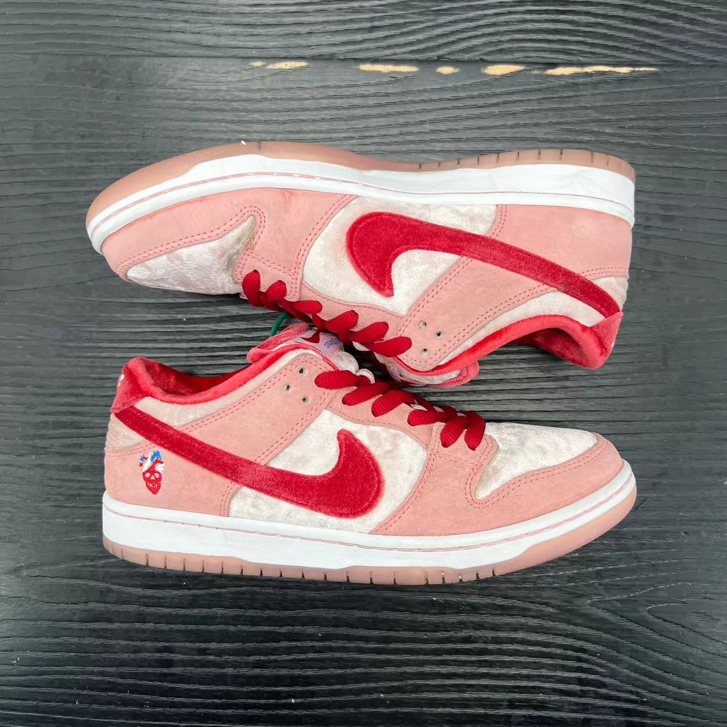 Nike Nike Dunk SB V-Day 40.5 New OG Box & Accs Size US 7.5 / EU 40-41 - 3 Thumbnail