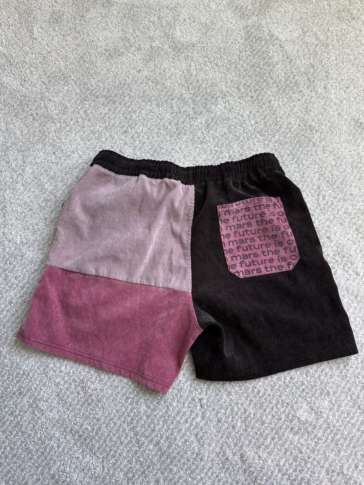 IDK Future Is On Mars Shorts Size US 32 / EU 48 - 2 Thumbnail