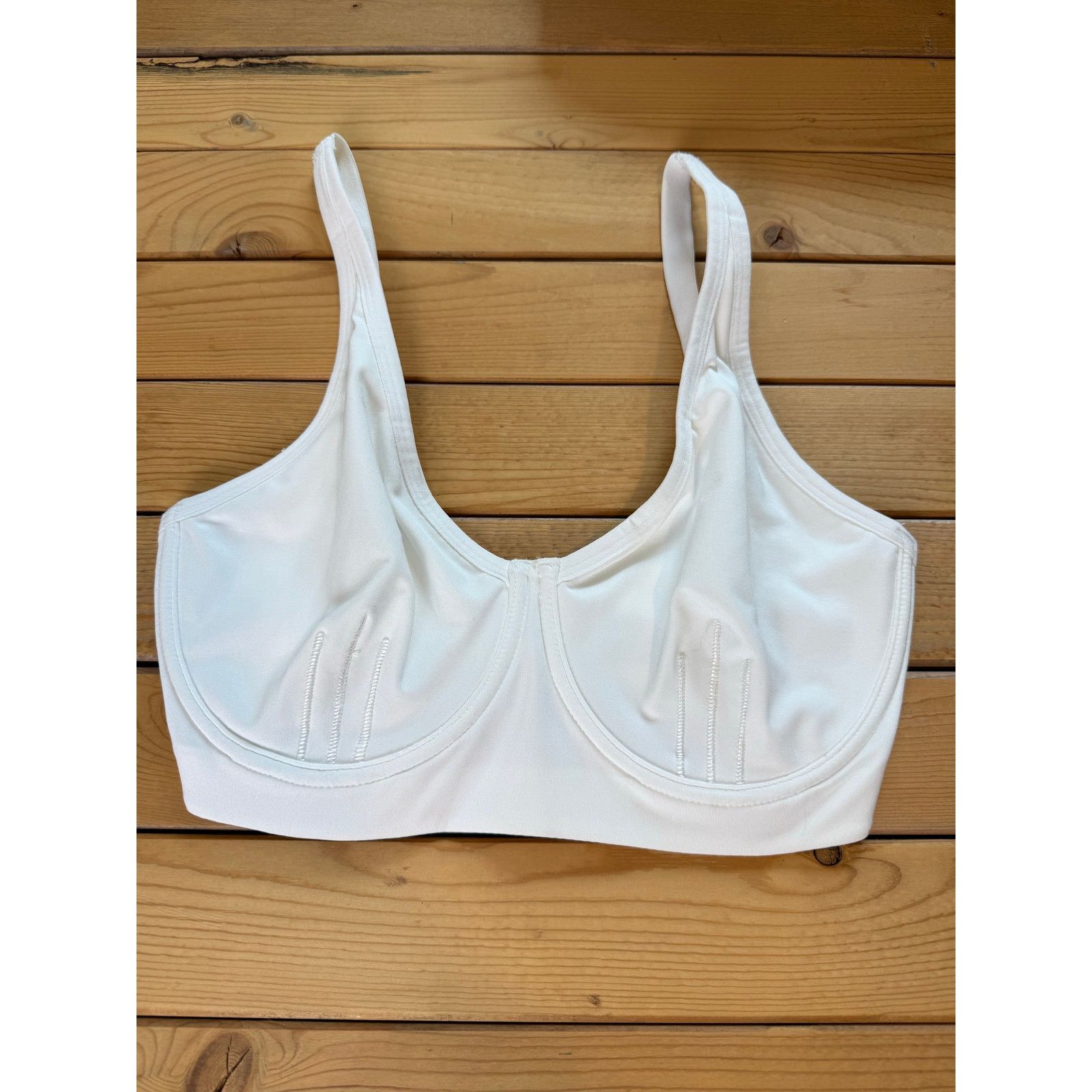 Victoria's Secret NWOT Lot of (2) Bras, Natori 32DD Victoria Secret 32DDD Size ONE SIZE - 2 Thumbnail