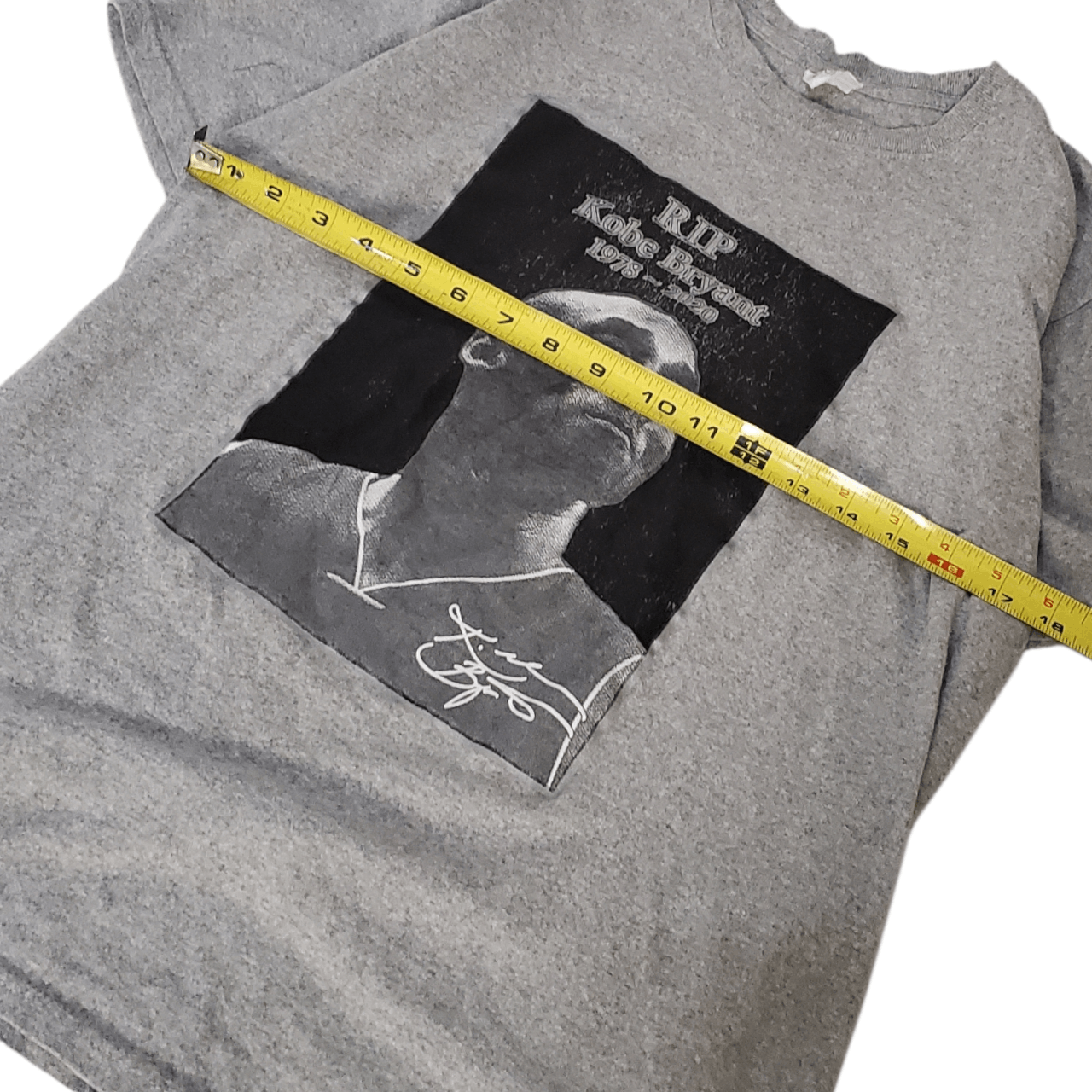 Vintage 2020 R.I.P. Kobe T-Shirt Size US M / EU 48-50 / 2 - 7 Thumbnail