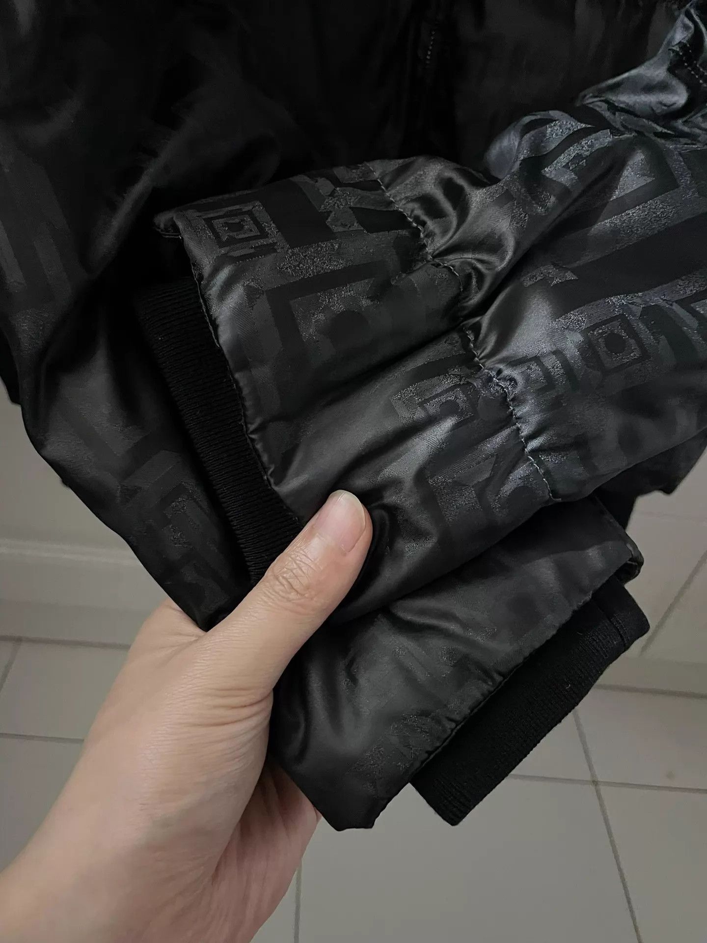 Versace Versace 23S Runway Ltd Ed Shadow Swirl Down Puffer Jacket M Size US M / EU 48-50 / 2 - 6 Thumbnail